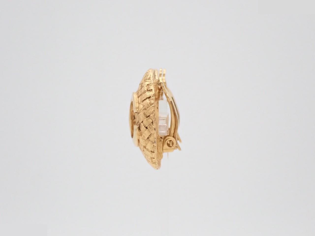 Earrings with Coco Mark design, gold. — view 3