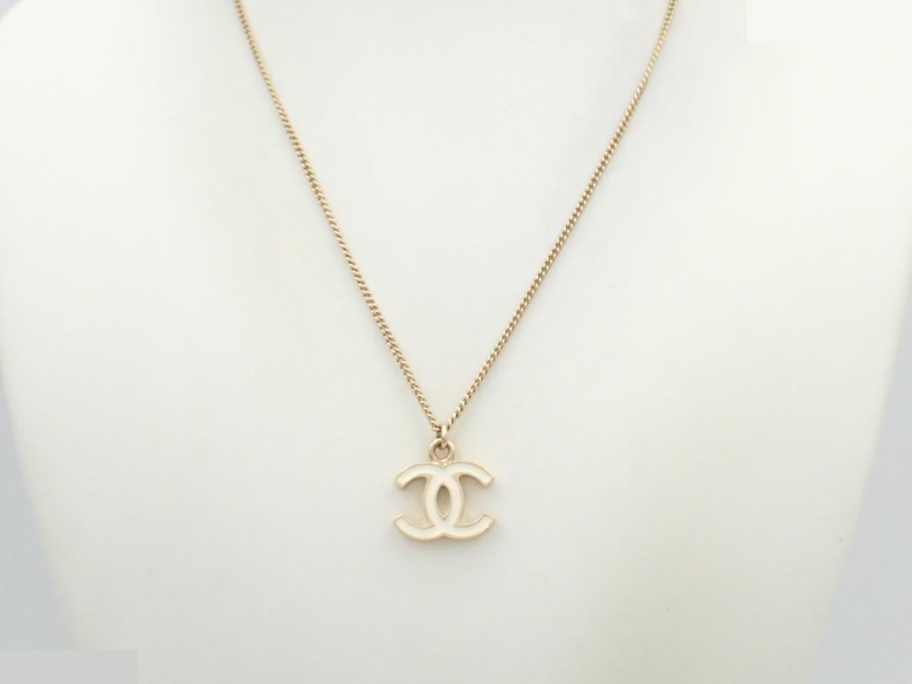 Necklace, Coco Mark design, off-white, chain approximately 42cm — view 3