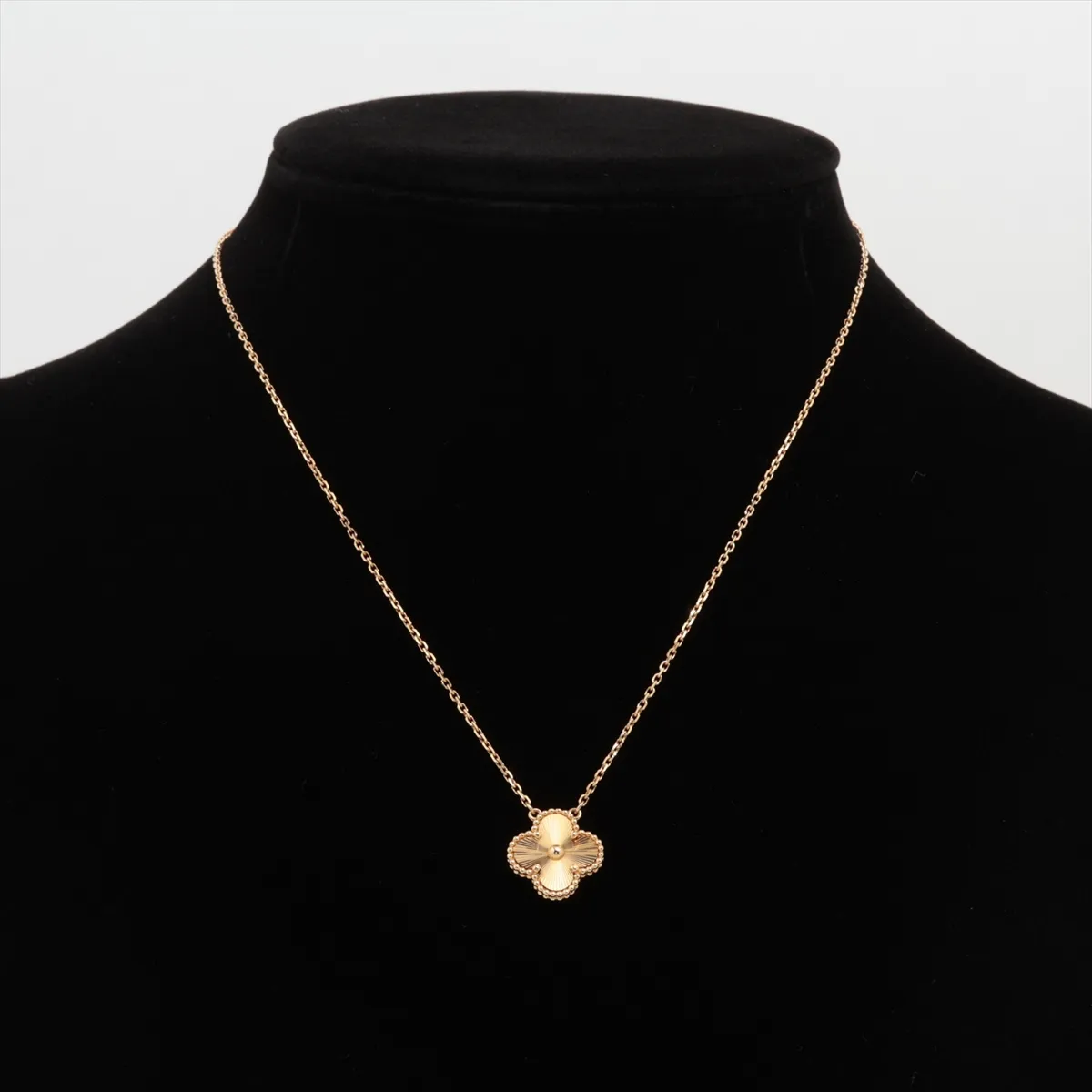 Vintage Alhambra Guilloche Necklace 750(YG) 6.5g JB971145 VCARP4KL00 — view 5