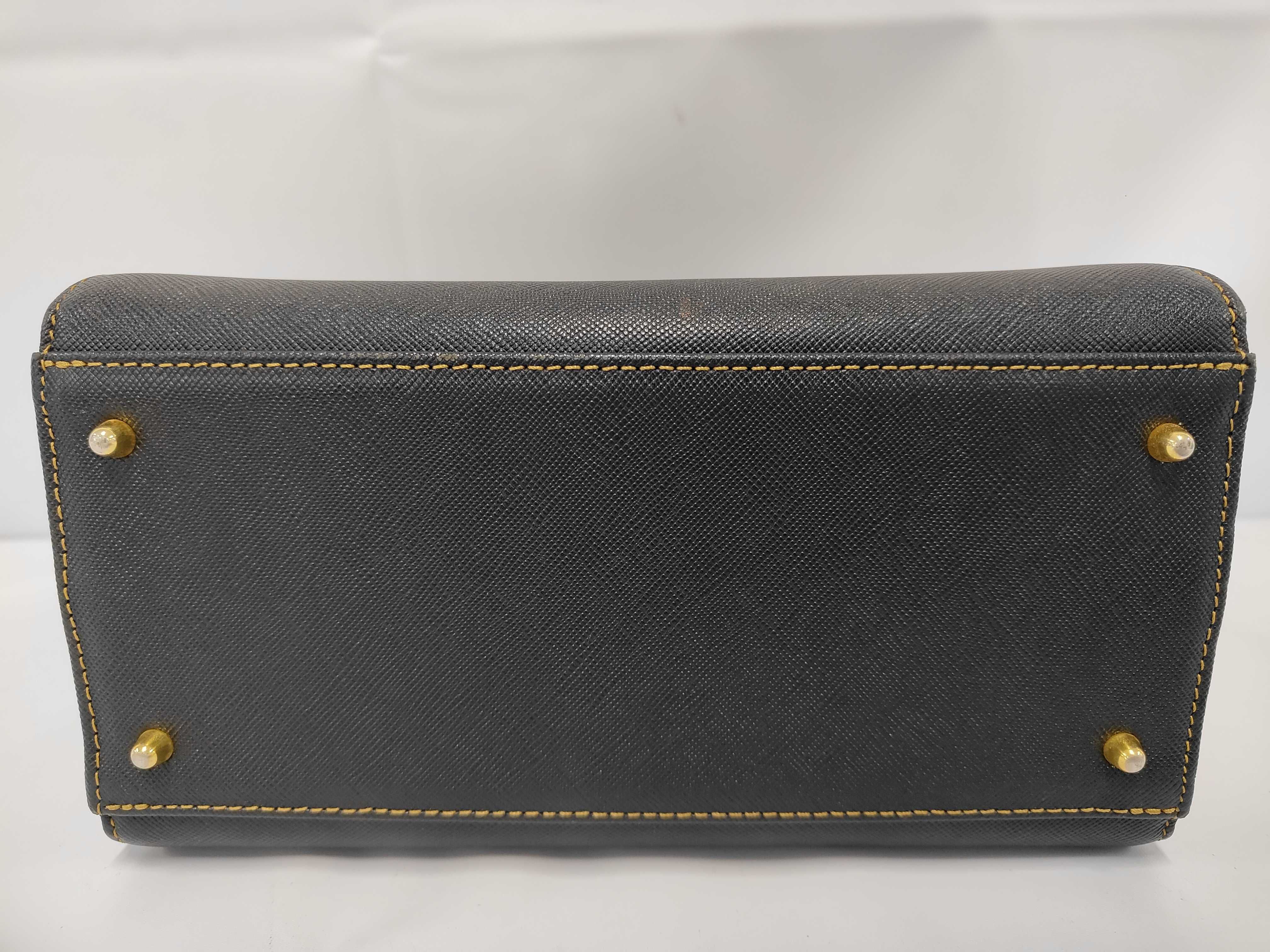 handbag — view 4