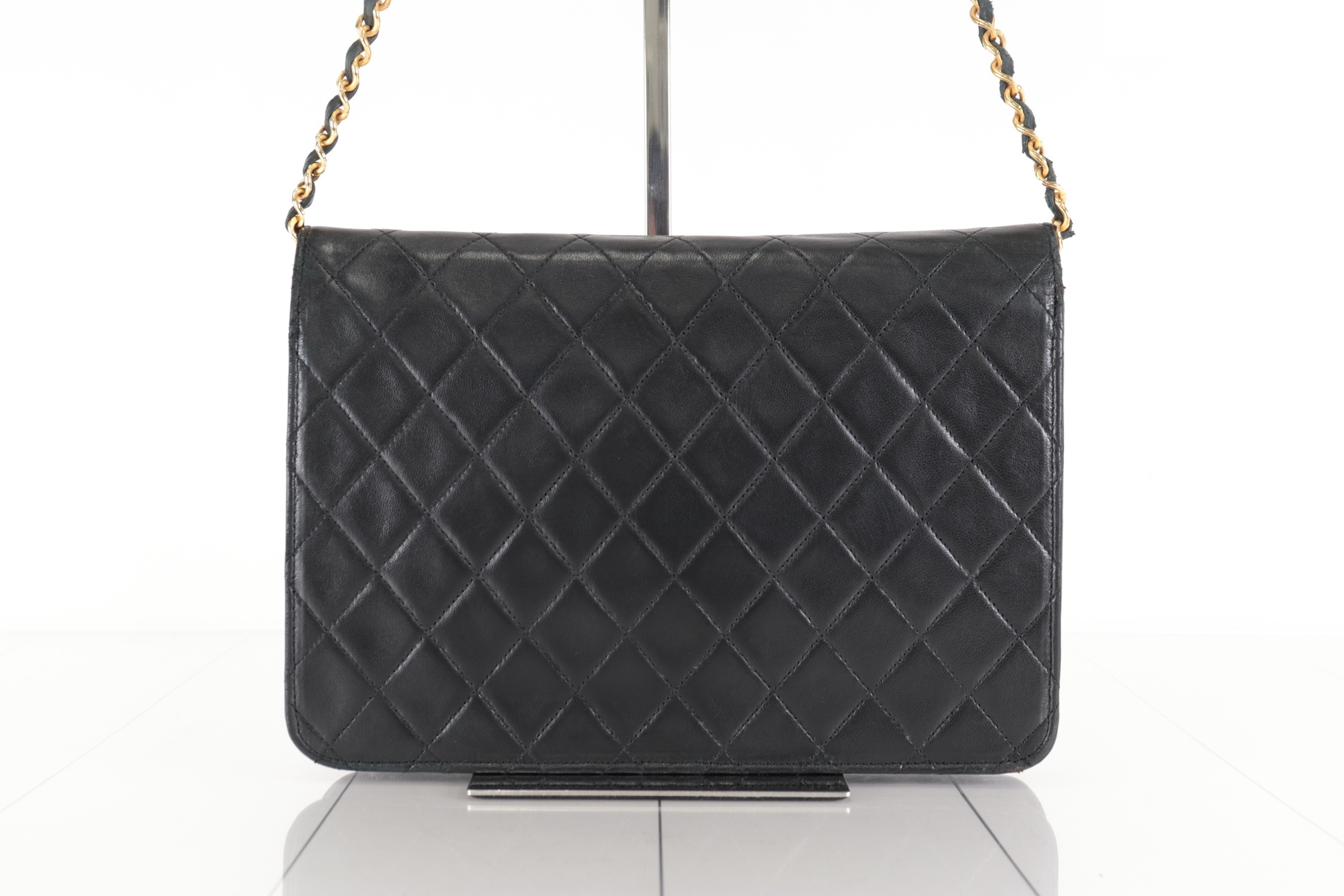 Push-lock Lamb Chain Shoulder Bag — view 3