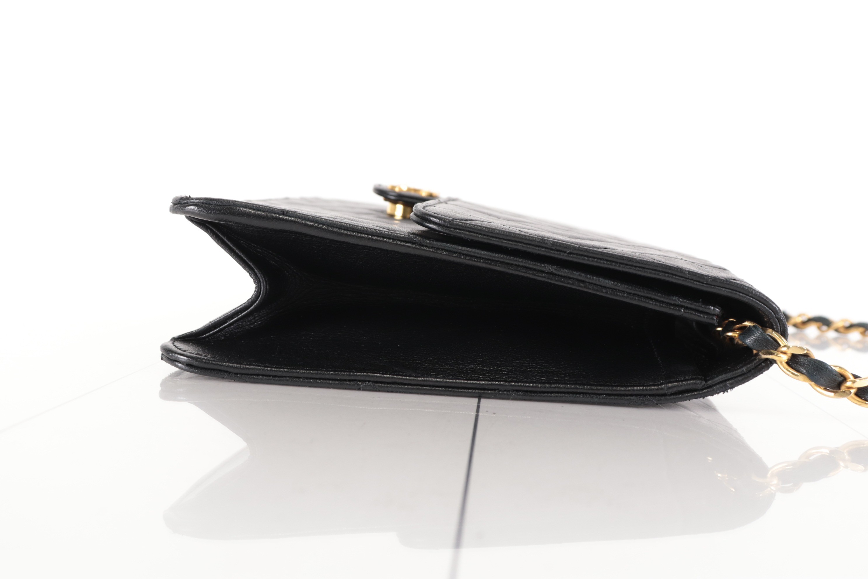 Push-lock Lamb Chain Shoulder Bag — view 5