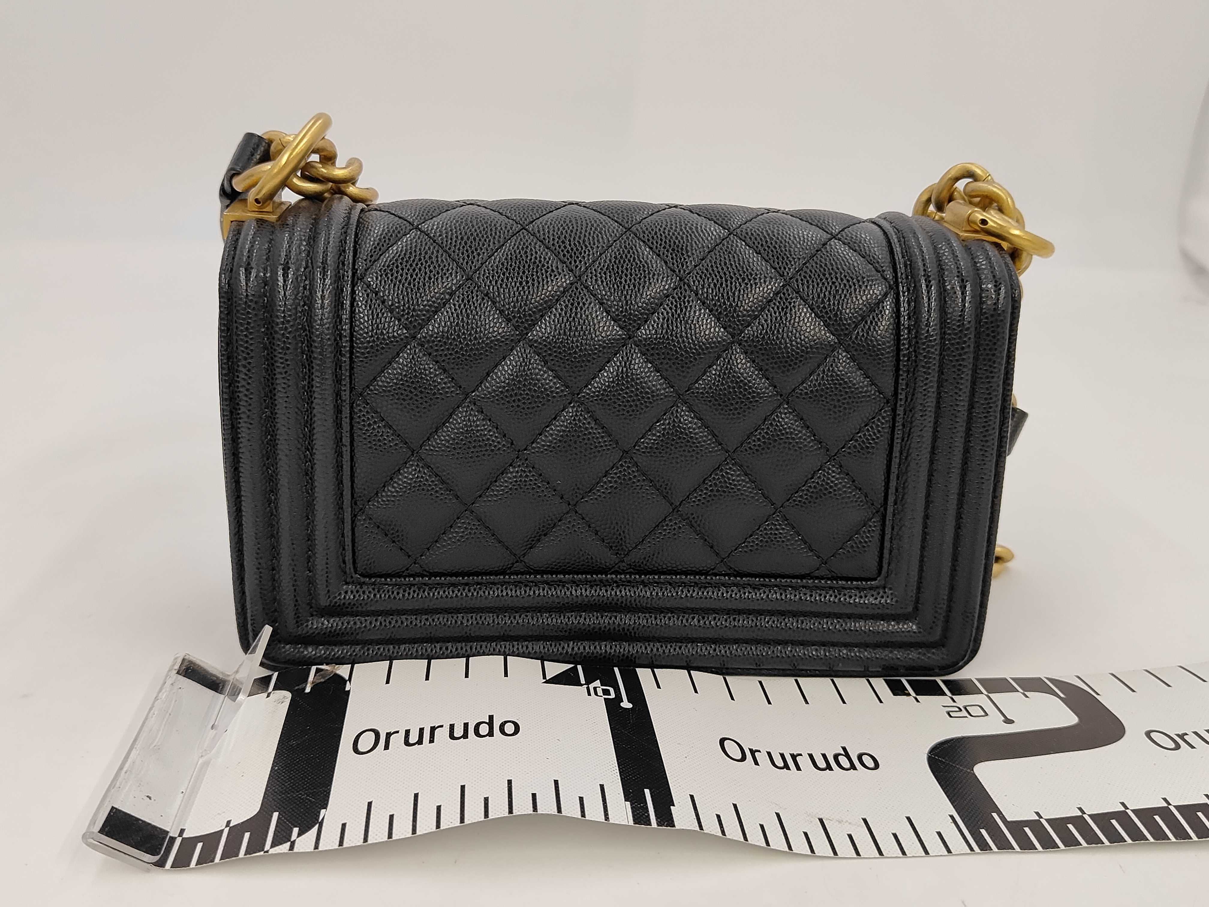 Boy Chanel caviar skin shoulder bag — view 2