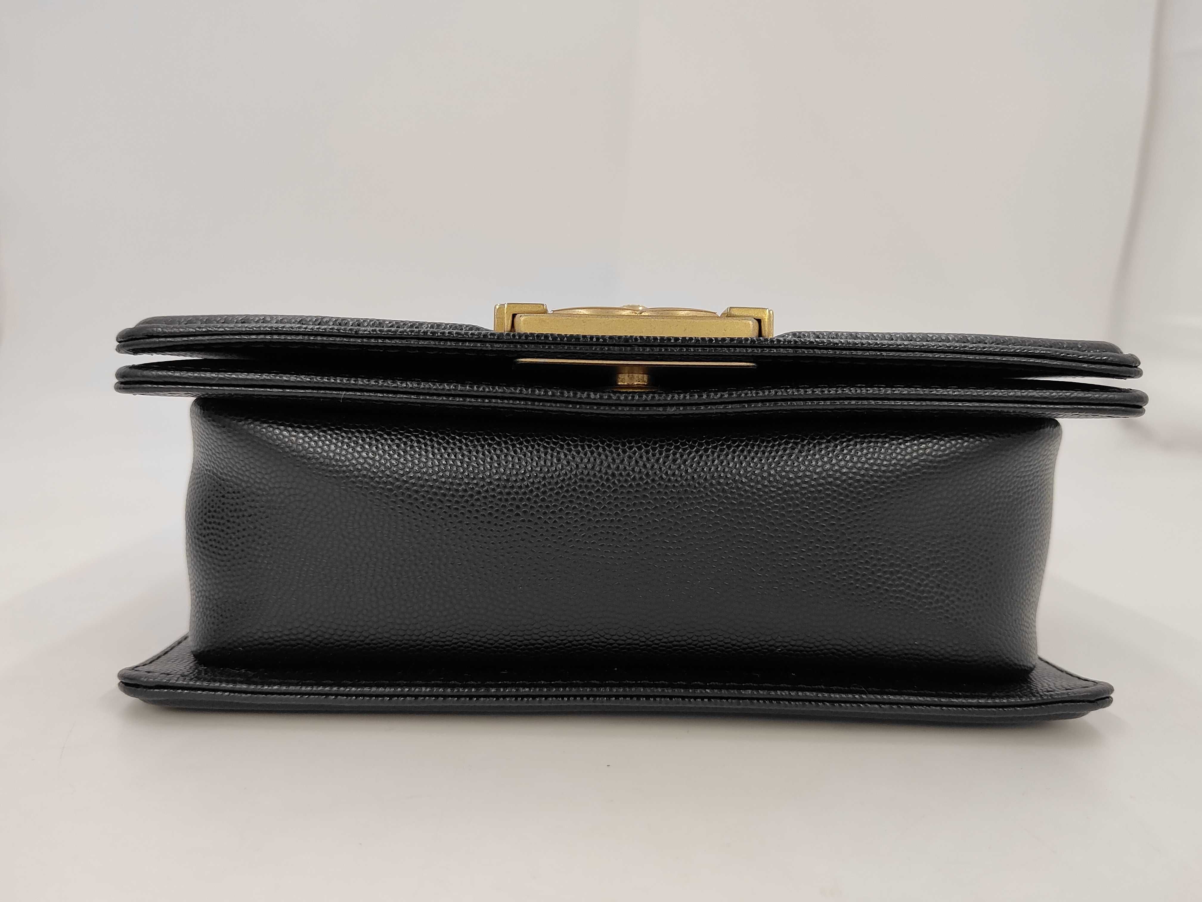 Boy Chanel caviar skin shoulder bag — view 3
