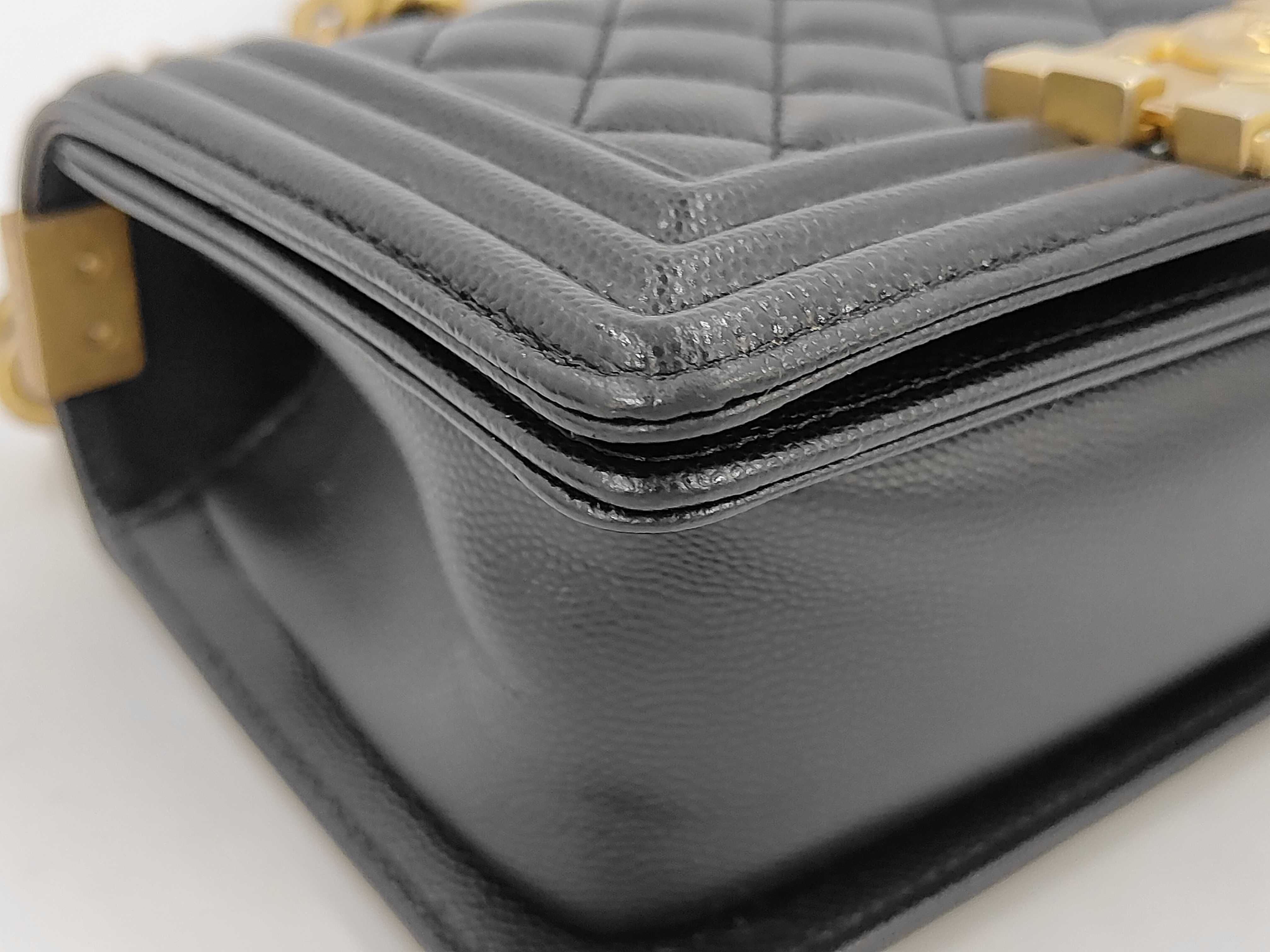 Boy Chanel caviar skin shoulder bag — view 4