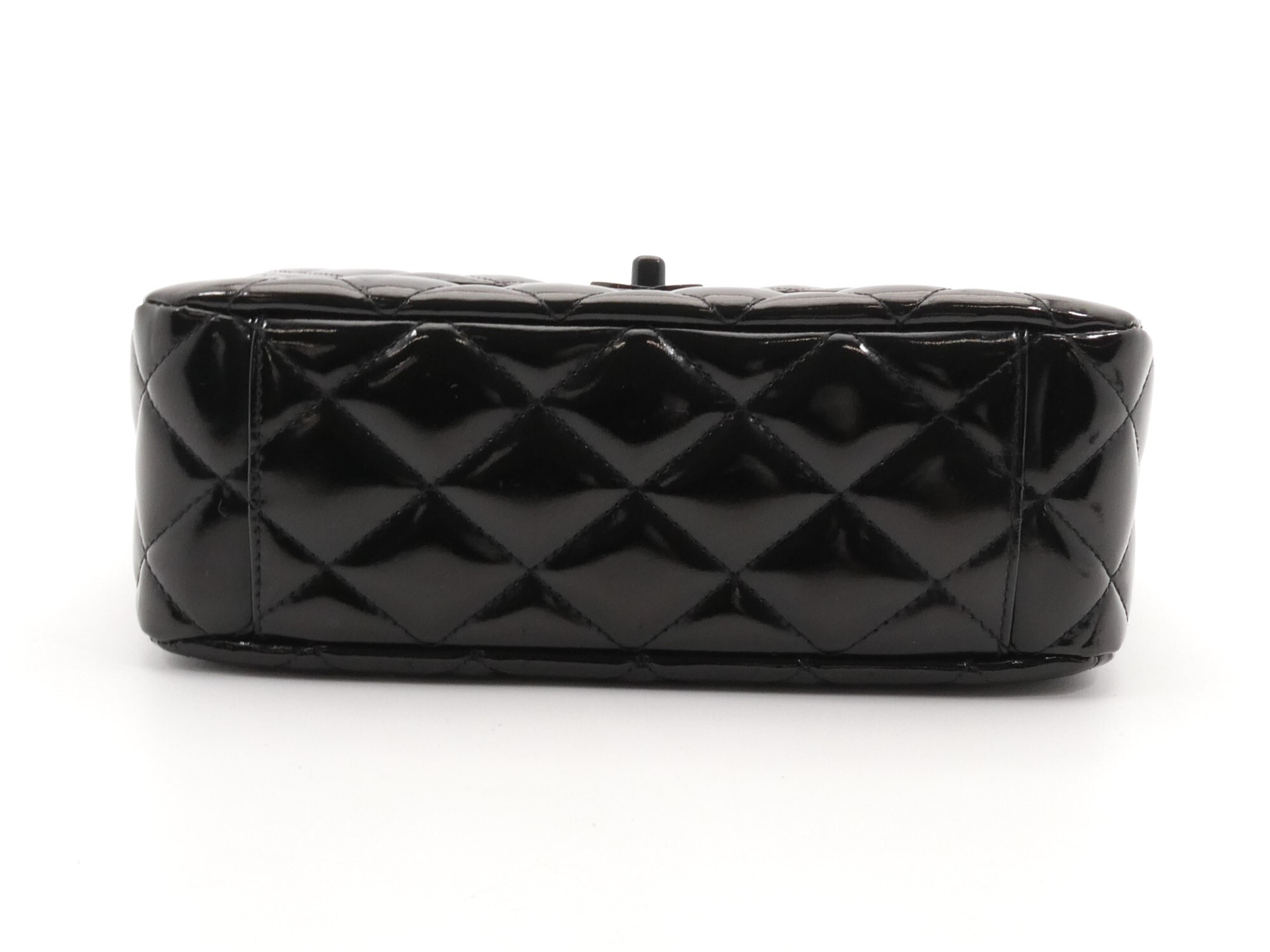 Matelassé Enamel Coco Mark Turnlock Shoulder Bag — view 5