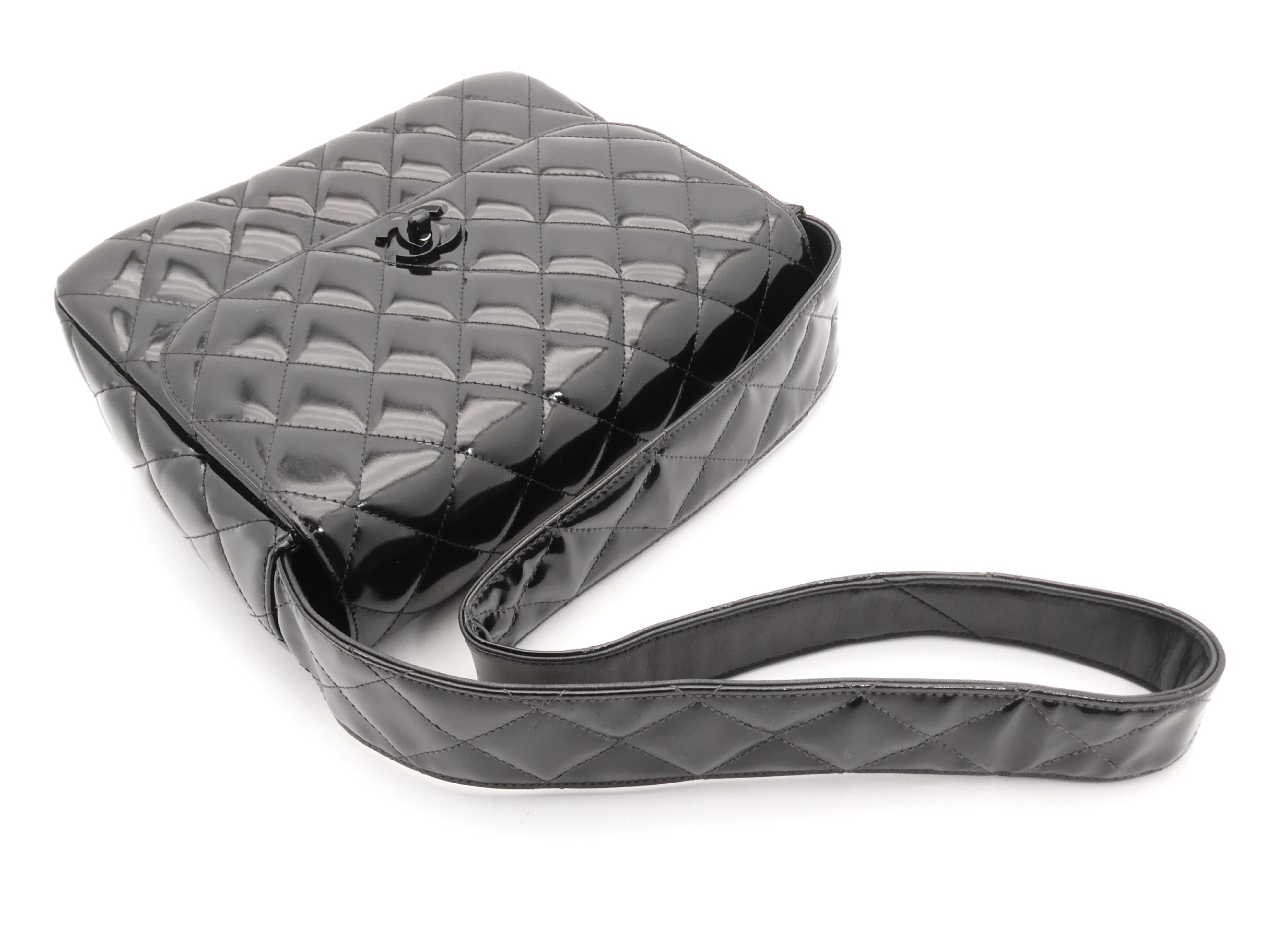Matelassé Enamel Coco Mark Turnlock Shoulder Bag — view 6