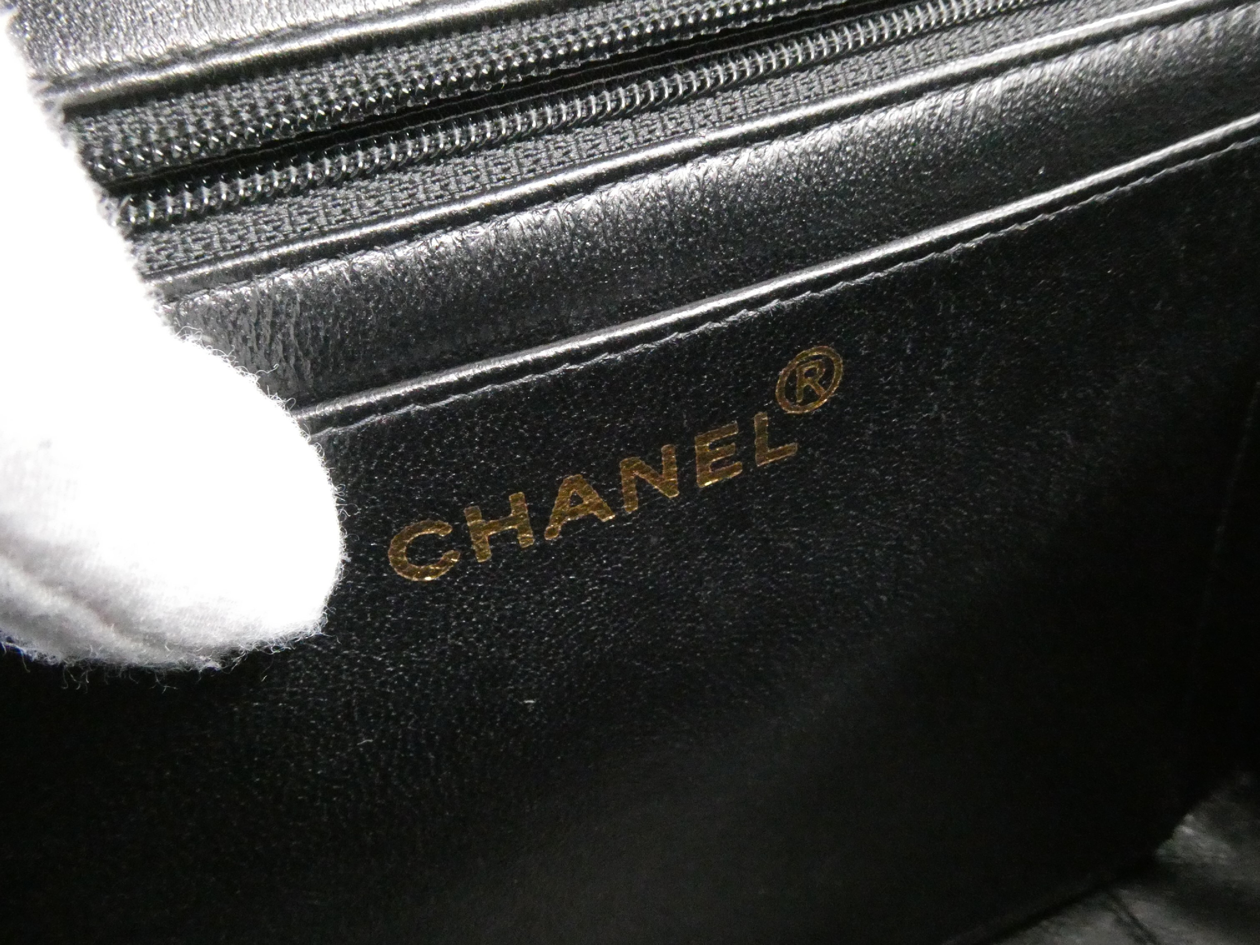 Matelassé Enamel Coco Mark Turnlock Shoulder Bag — view 8