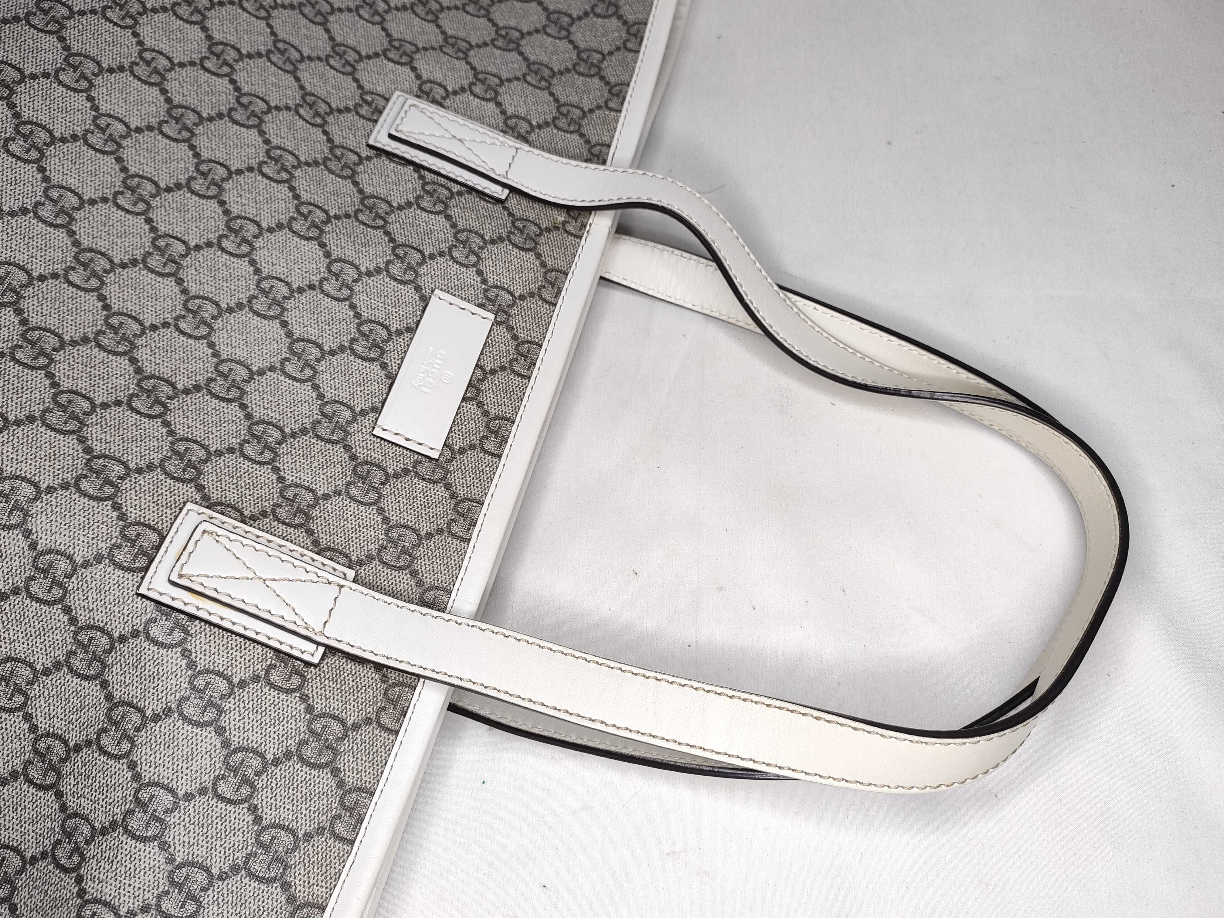 GG Supreme Handbag — view 3
