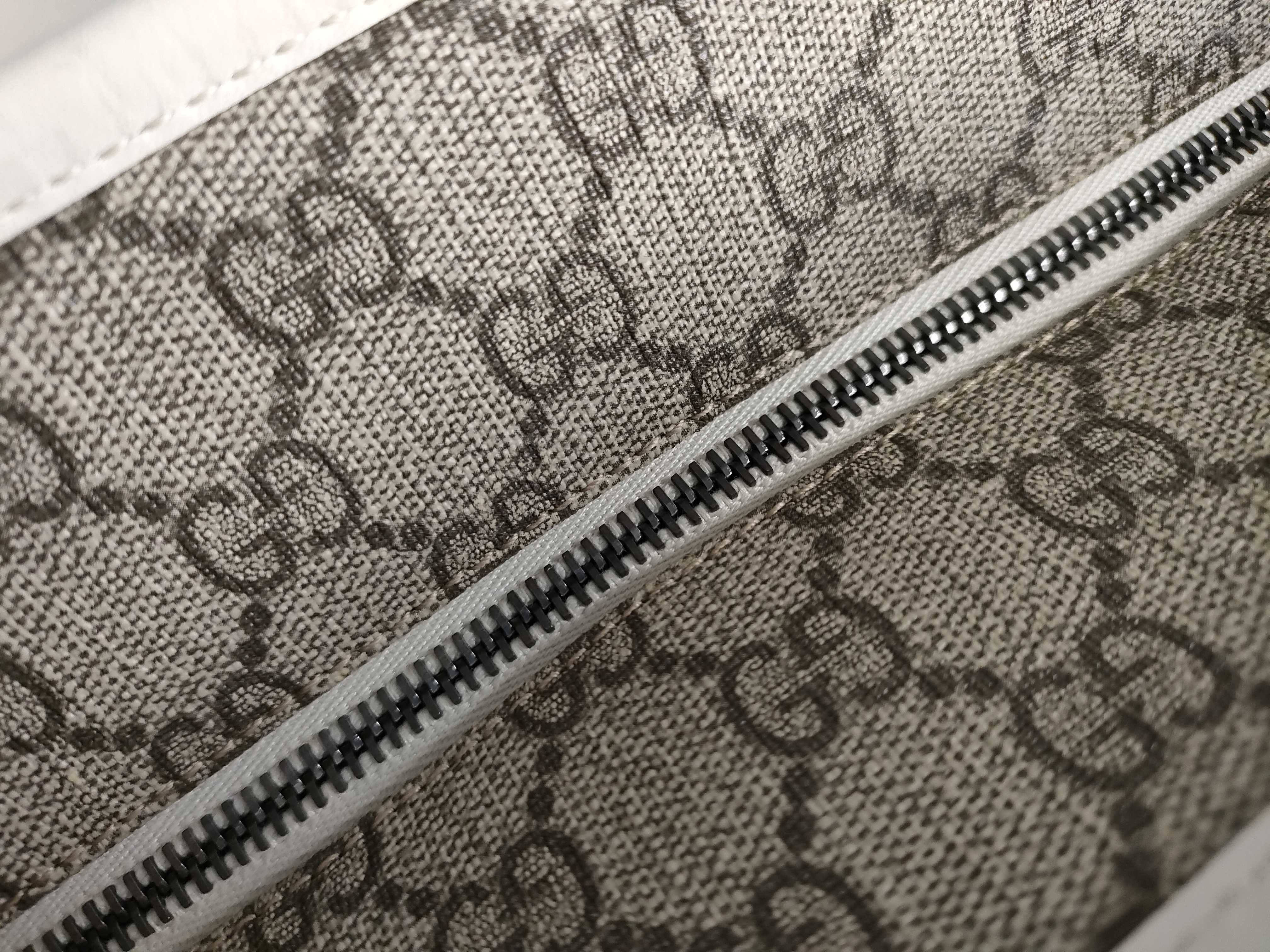 GG Supreme Handbag — view 8