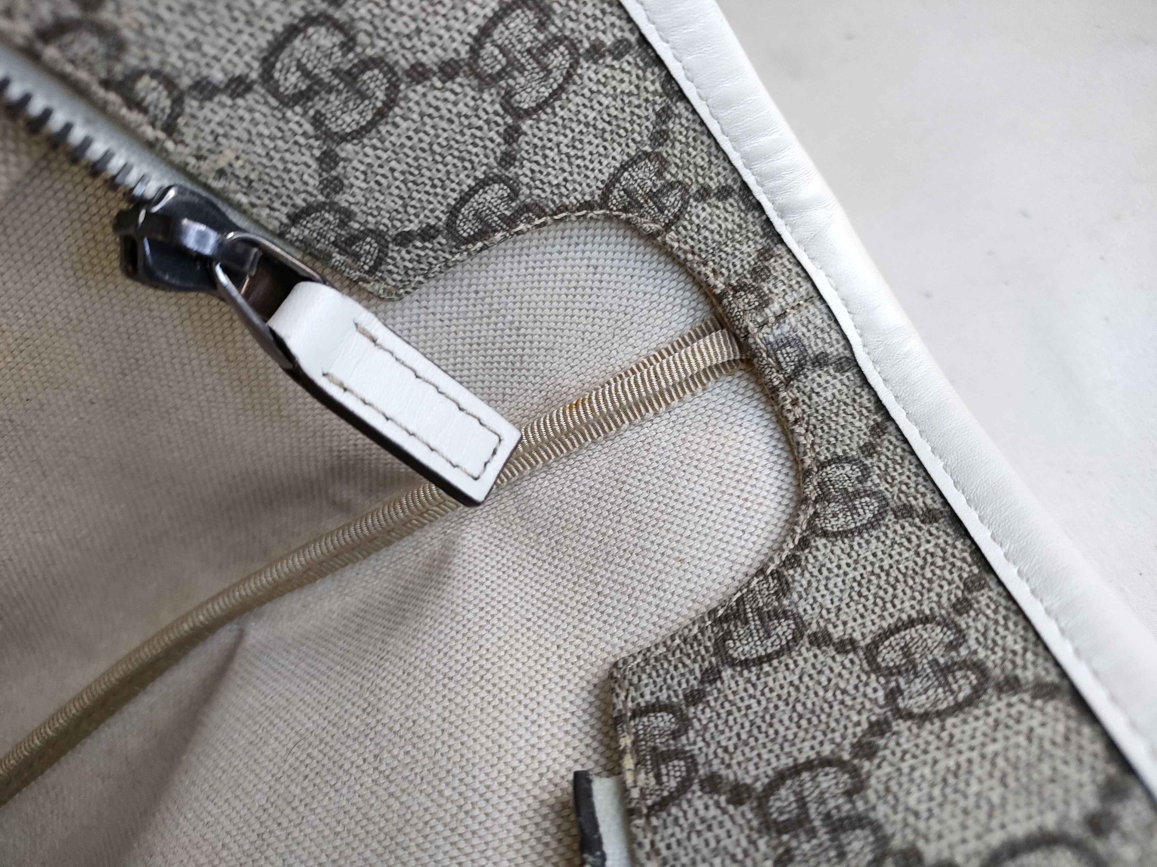 GG Supreme Handbag — view 9