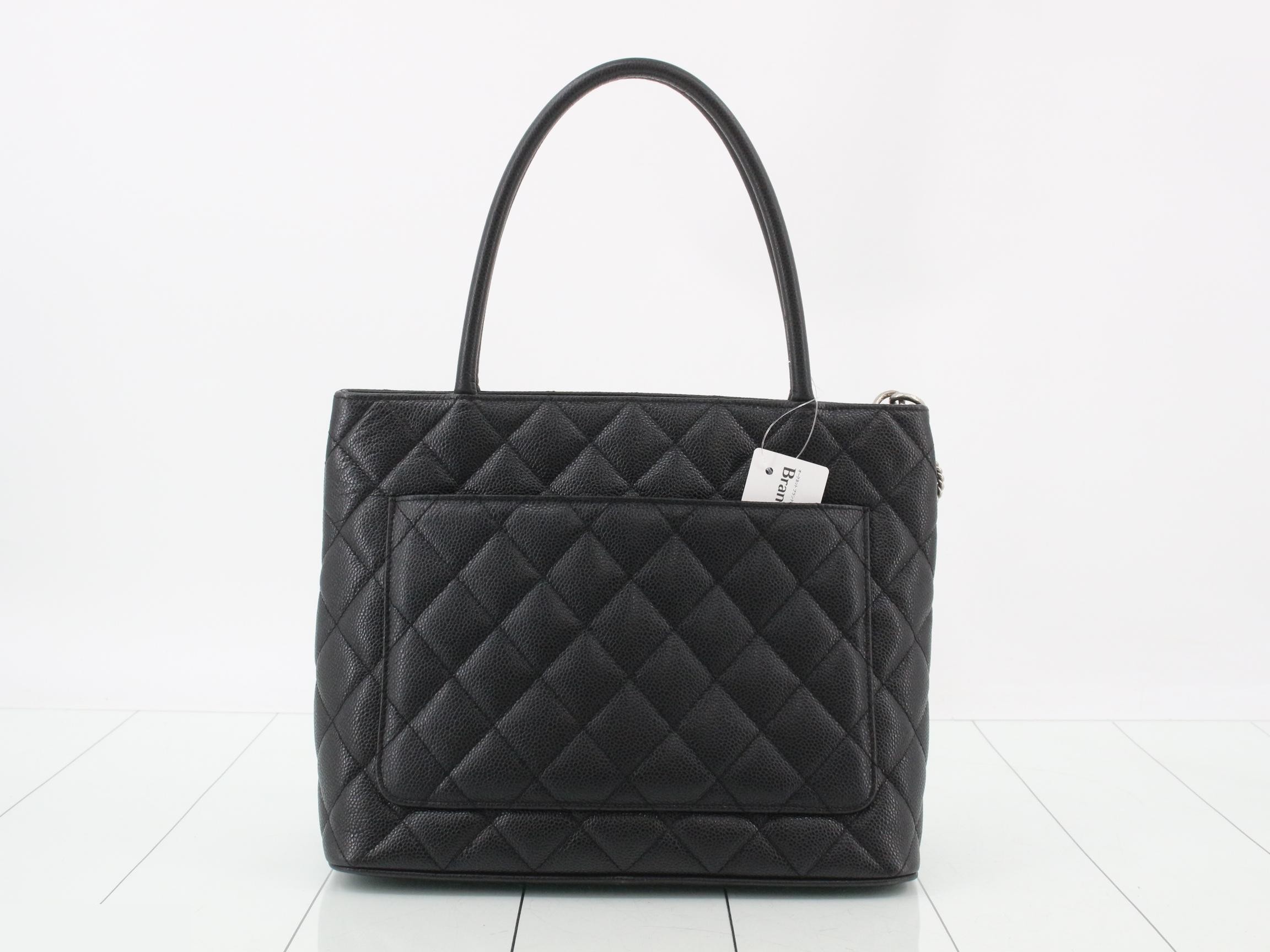 Matelassé Caviar Reissue Tote Bag (with sticker card) — view 2