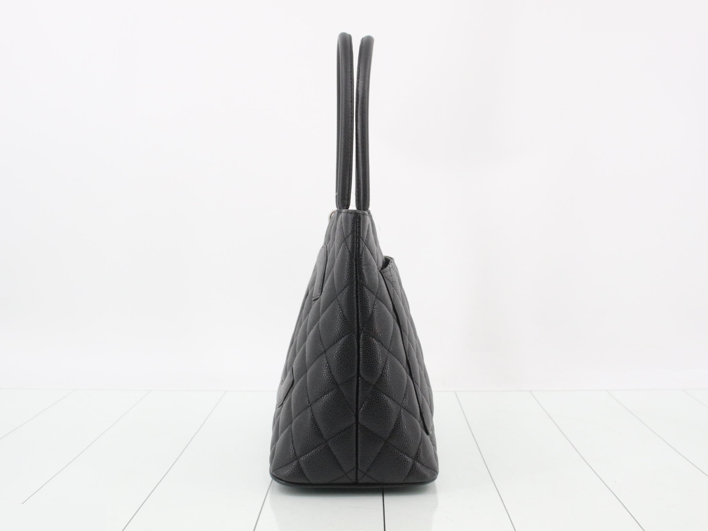 Matelassé Caviar Reissue Tote Bag (with sticker card) — view 3