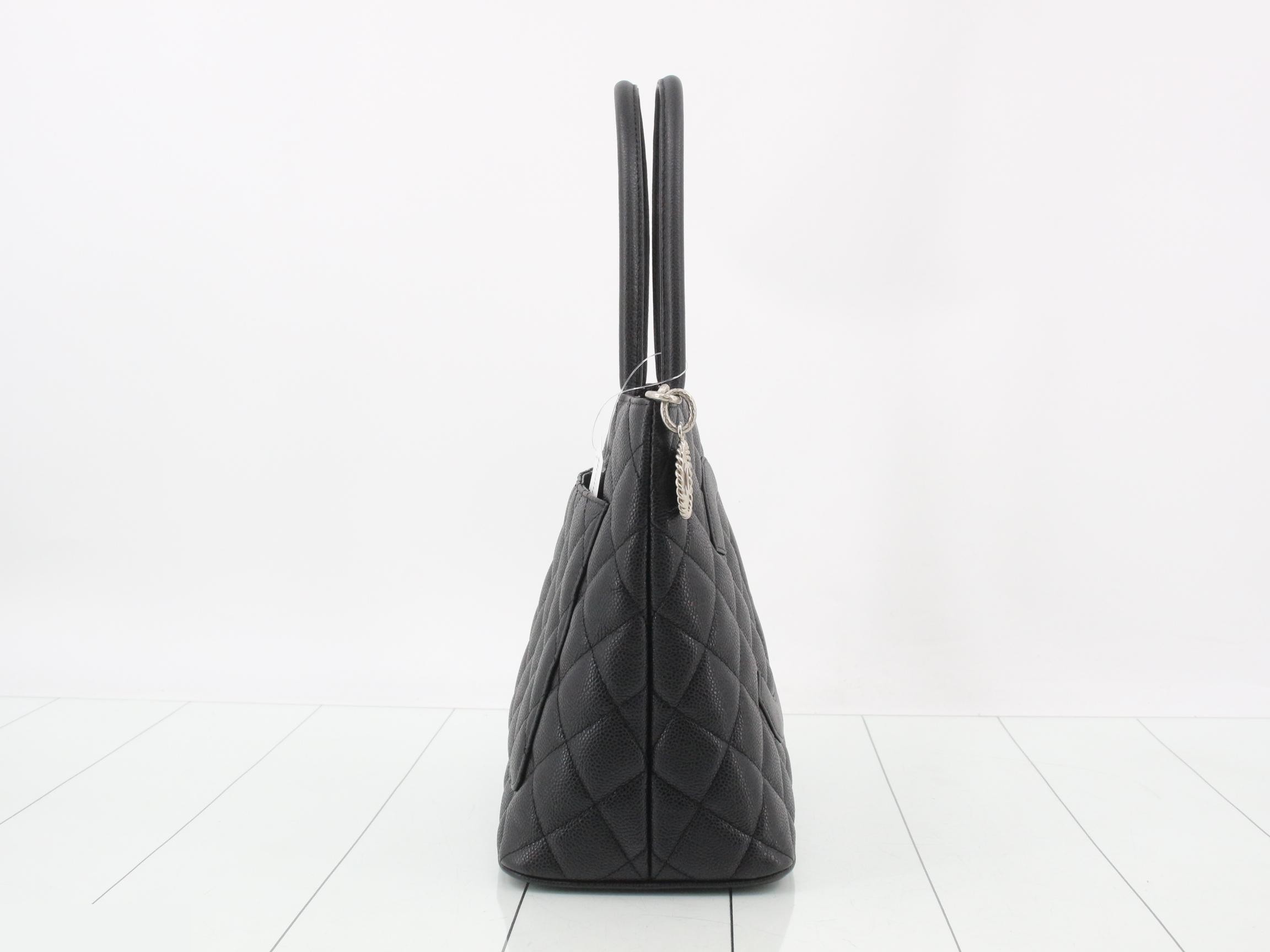 Matelassé Caviar Reissue Tote Bag (with sticker card) — view 4