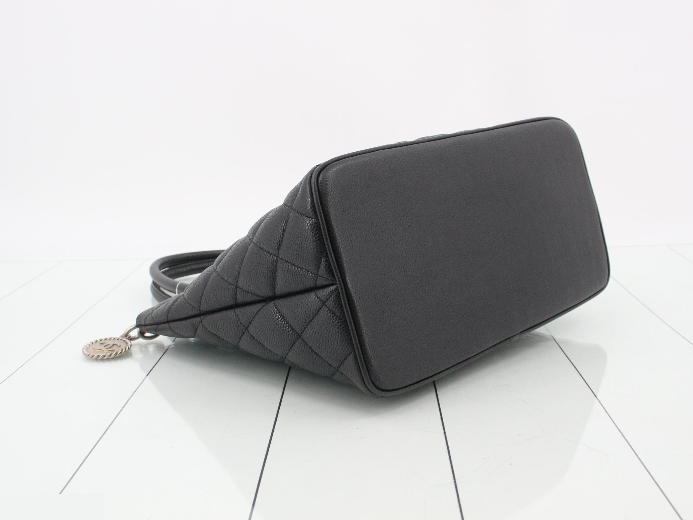 Matelassé Caviar Reissue Tote Bag (with sticker card) — view 5