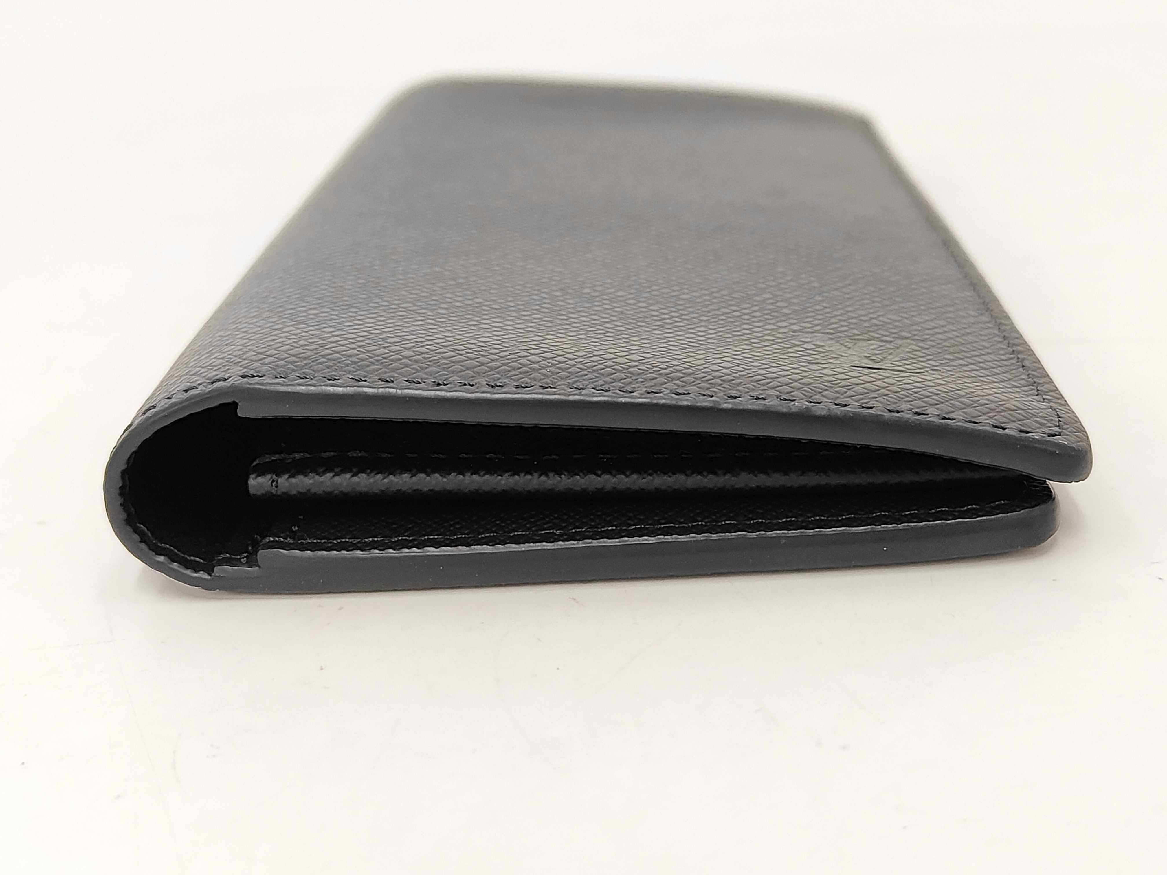 Taiga Louis Vuitton Taiga Portefeuille Brazza Noir IC Chip Wallet — view 2