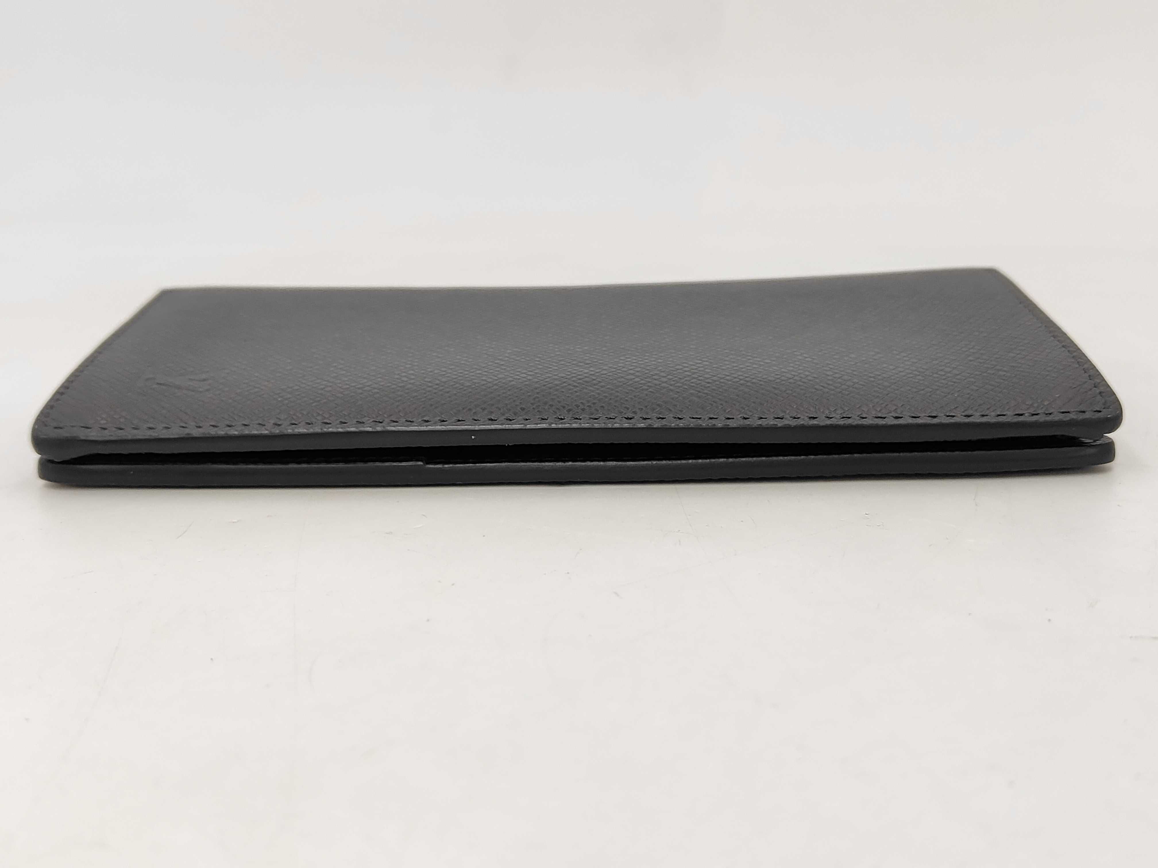 Taiga Louis Vuitton Taiga Portefeuille Brazza Noir IC Chip Wallet — view 3