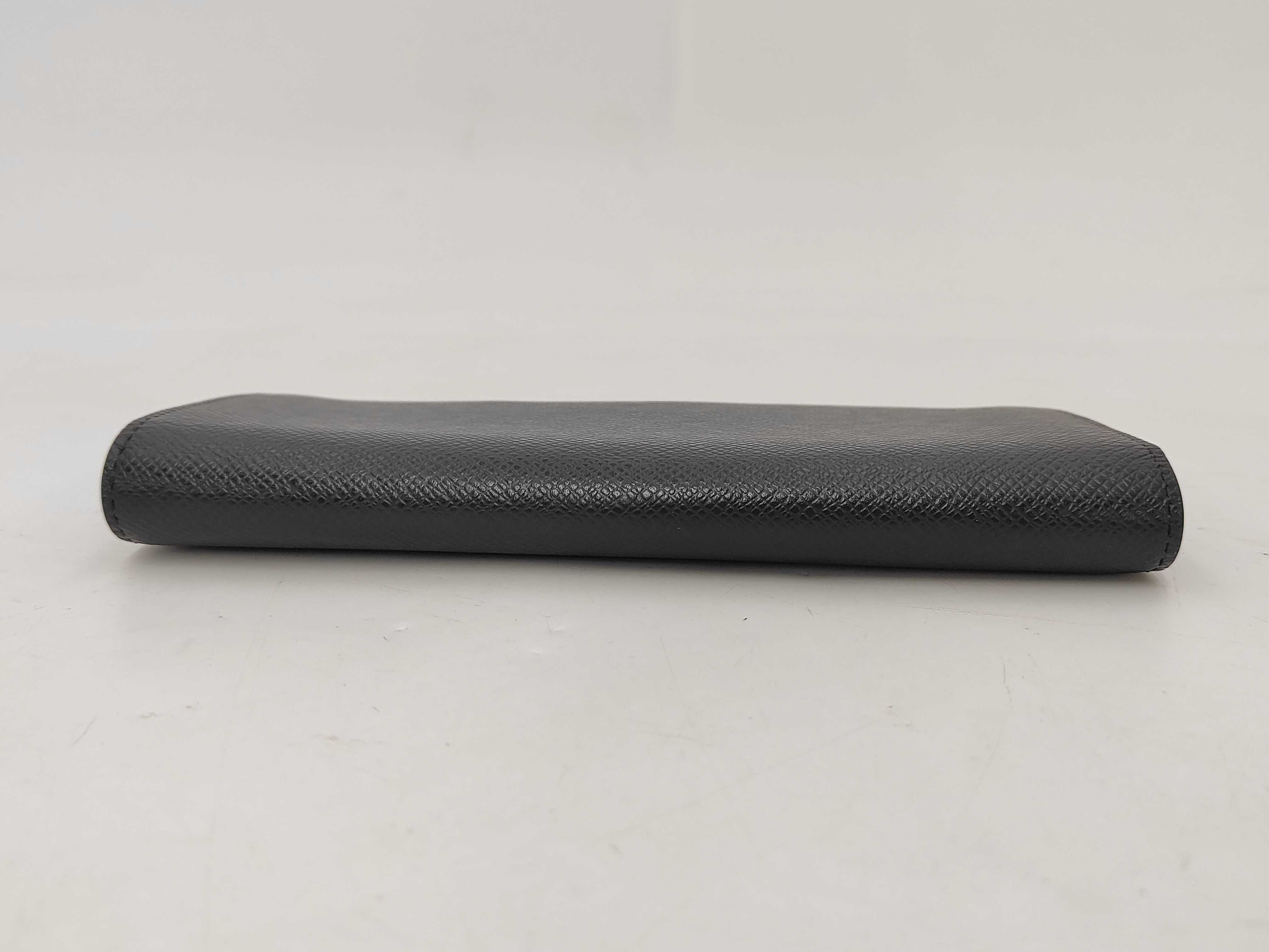Taiga Louis Vuitton Taiga Portefeuille Brazza Noir IC Chip Wallet — view 5