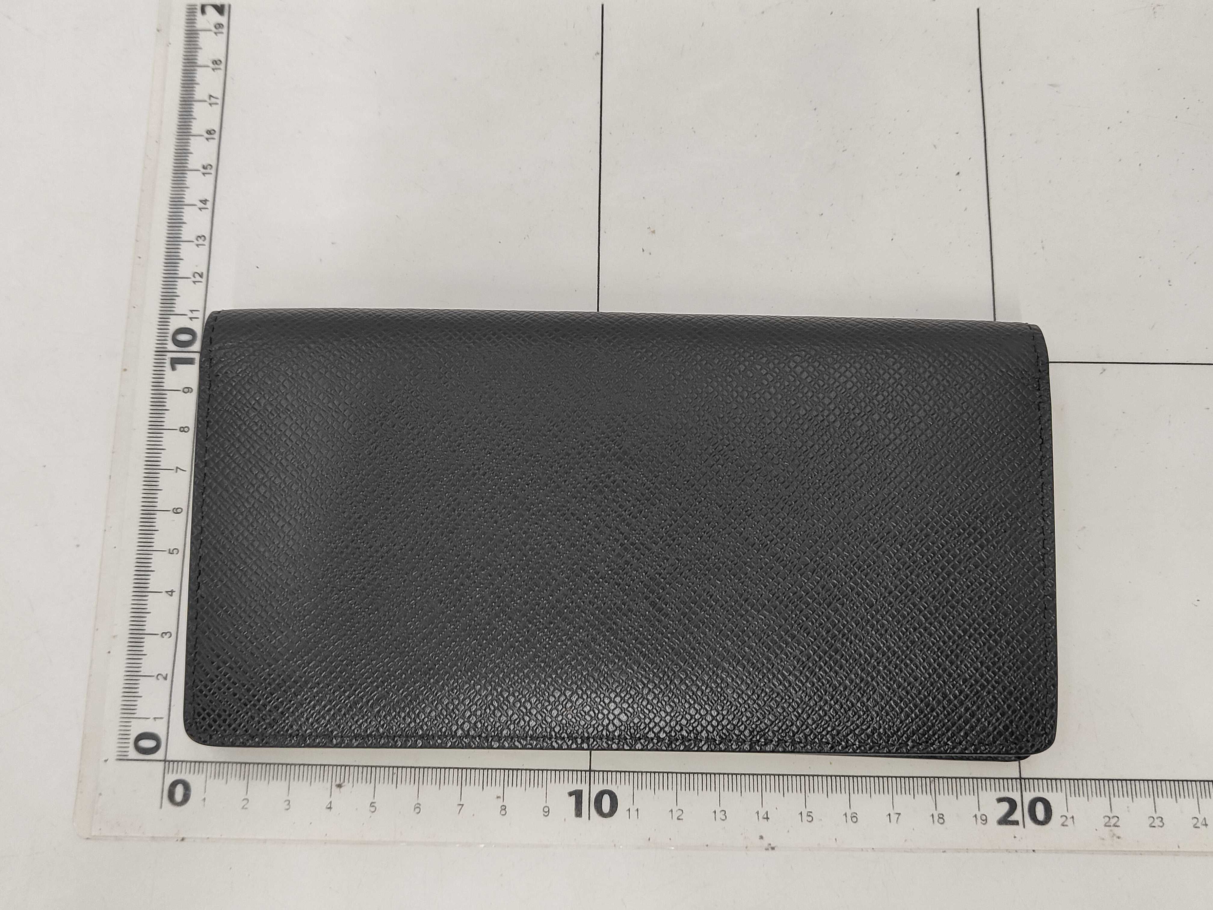 Taiga Louis Vuitton Taiga Portefeuille Brazza Noir IC Chip Wallet — view 6