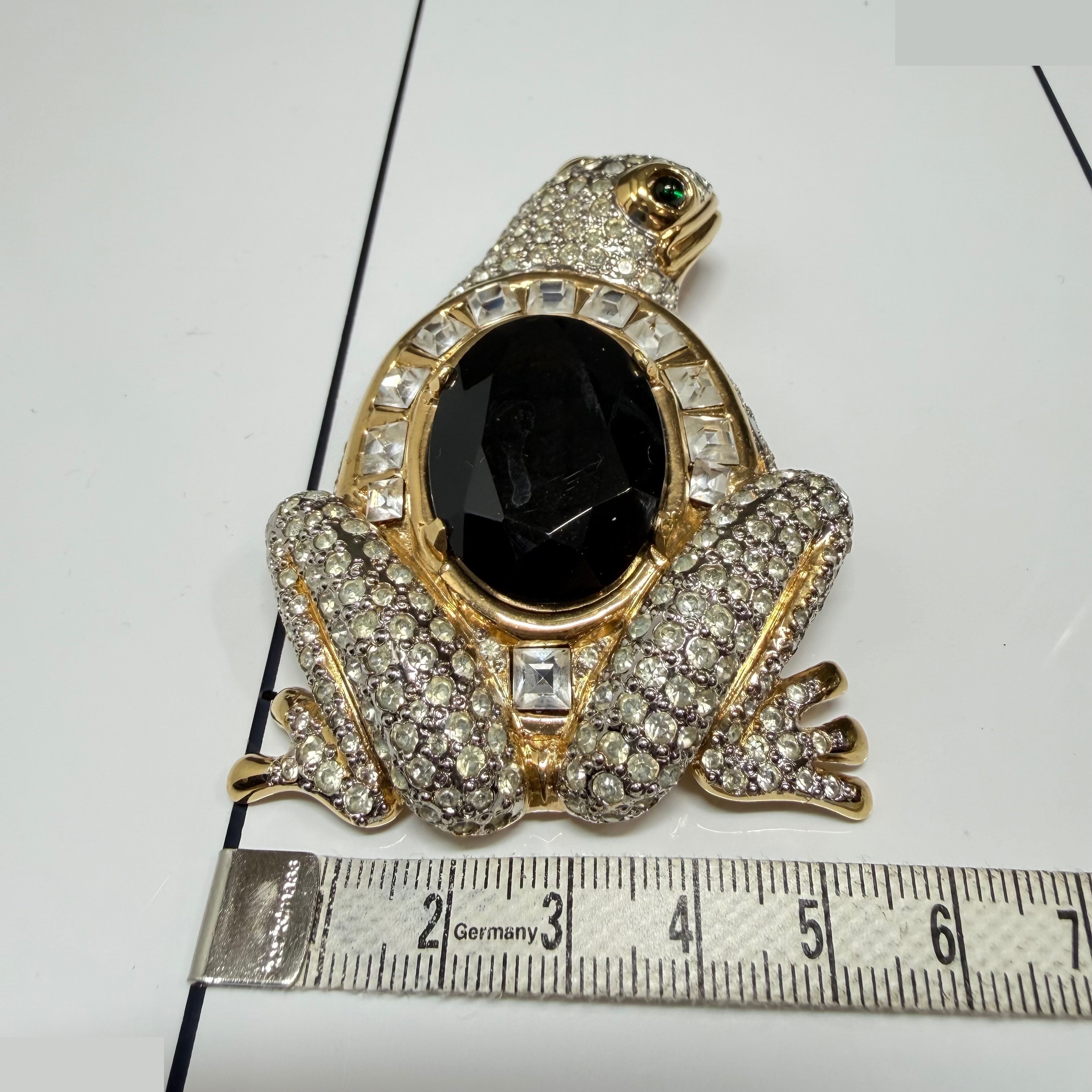 brooch — view 6
