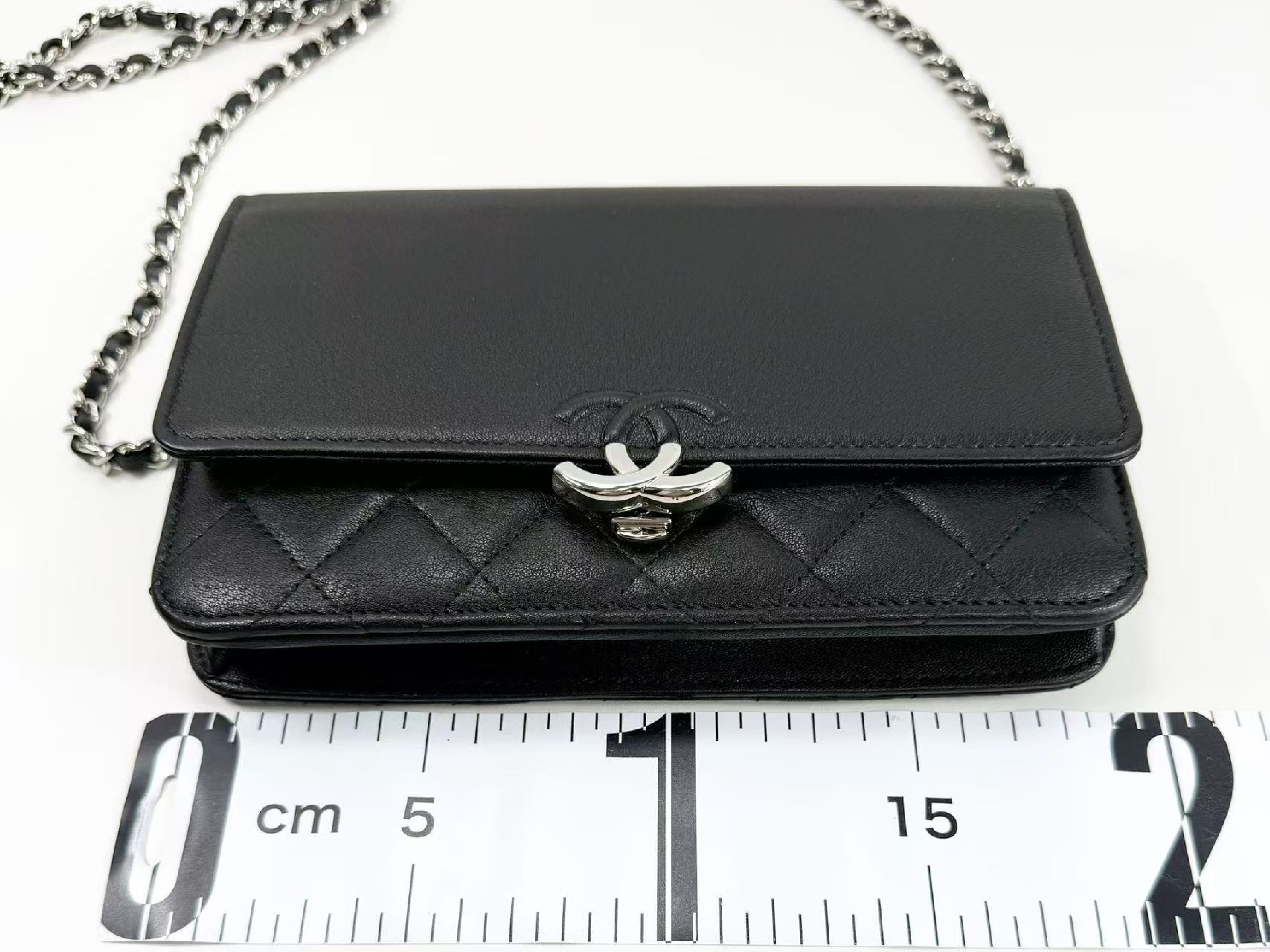 Black Matelassé Half Coco WOC W19cm approx. 25th series [with dust bag, authenticity card, and seal] Silver hardware Shoulder bag 25426176 Excellent condition A Shoulder bag — view 4