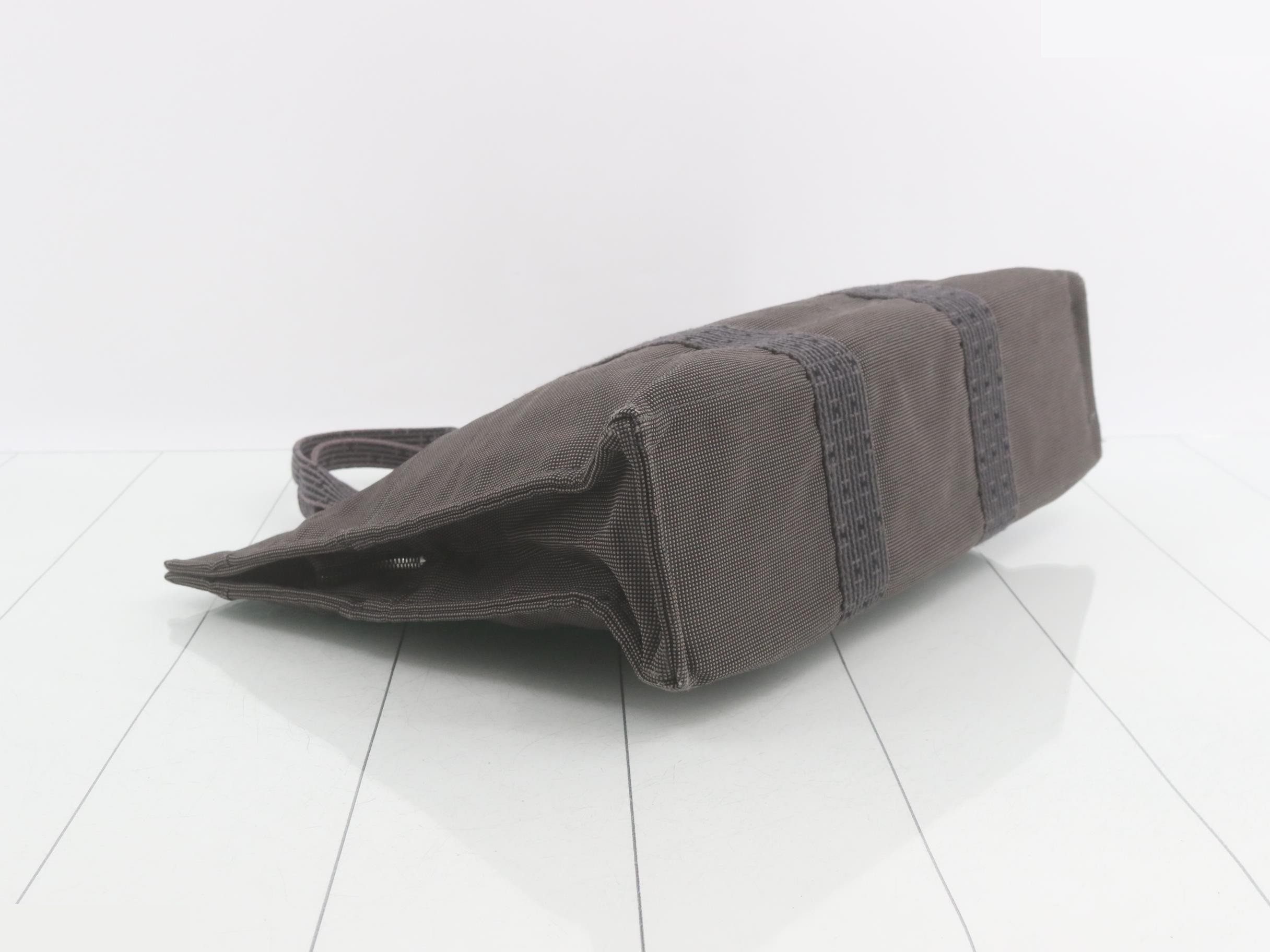 Aile Line MM Tote Bag — view 5