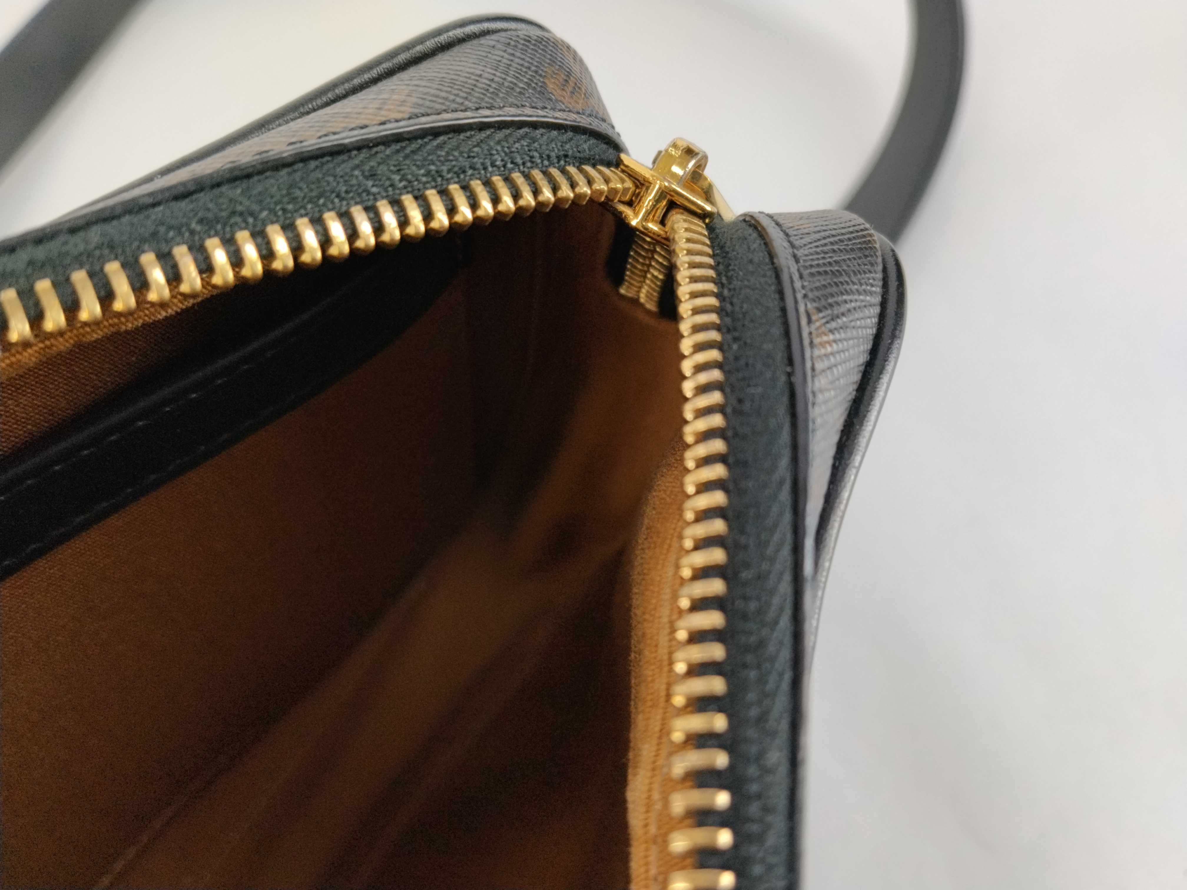 Triomphe Medium Messenger PVC x Leather Shoulder Bag, Black — view 10