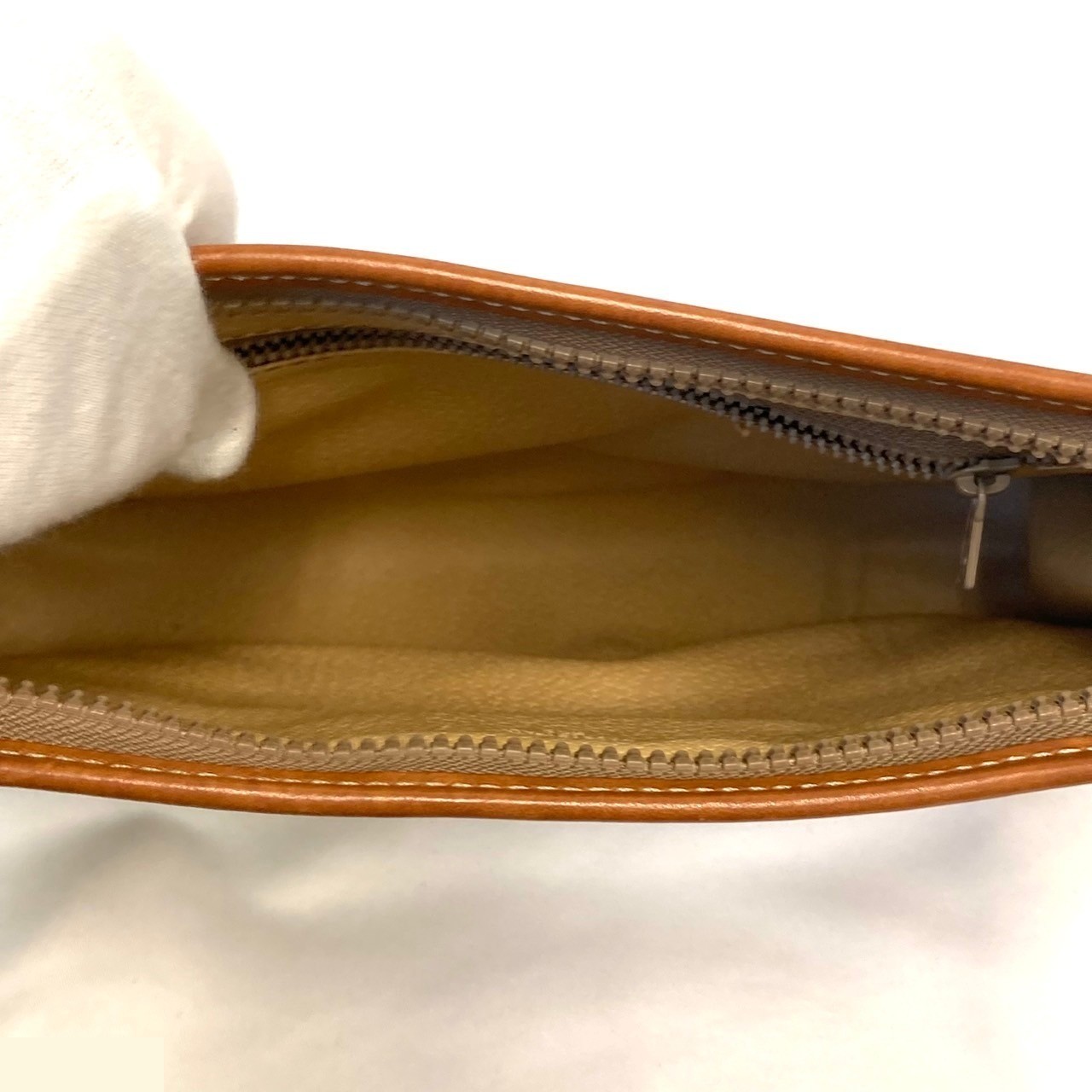 Other lines: Bags and clutches — view 8