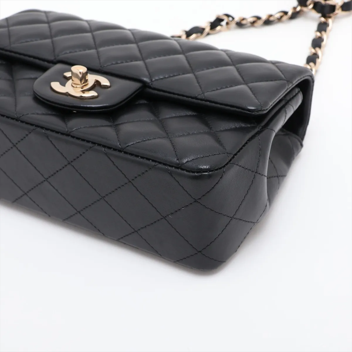 [Individually packaged] Chanel Mini Matelassé 20 Lambskin Single Flap Single Chain Bag, Black with Gold Hardware, 31250601, Serial Number 31-A69900 — view 3