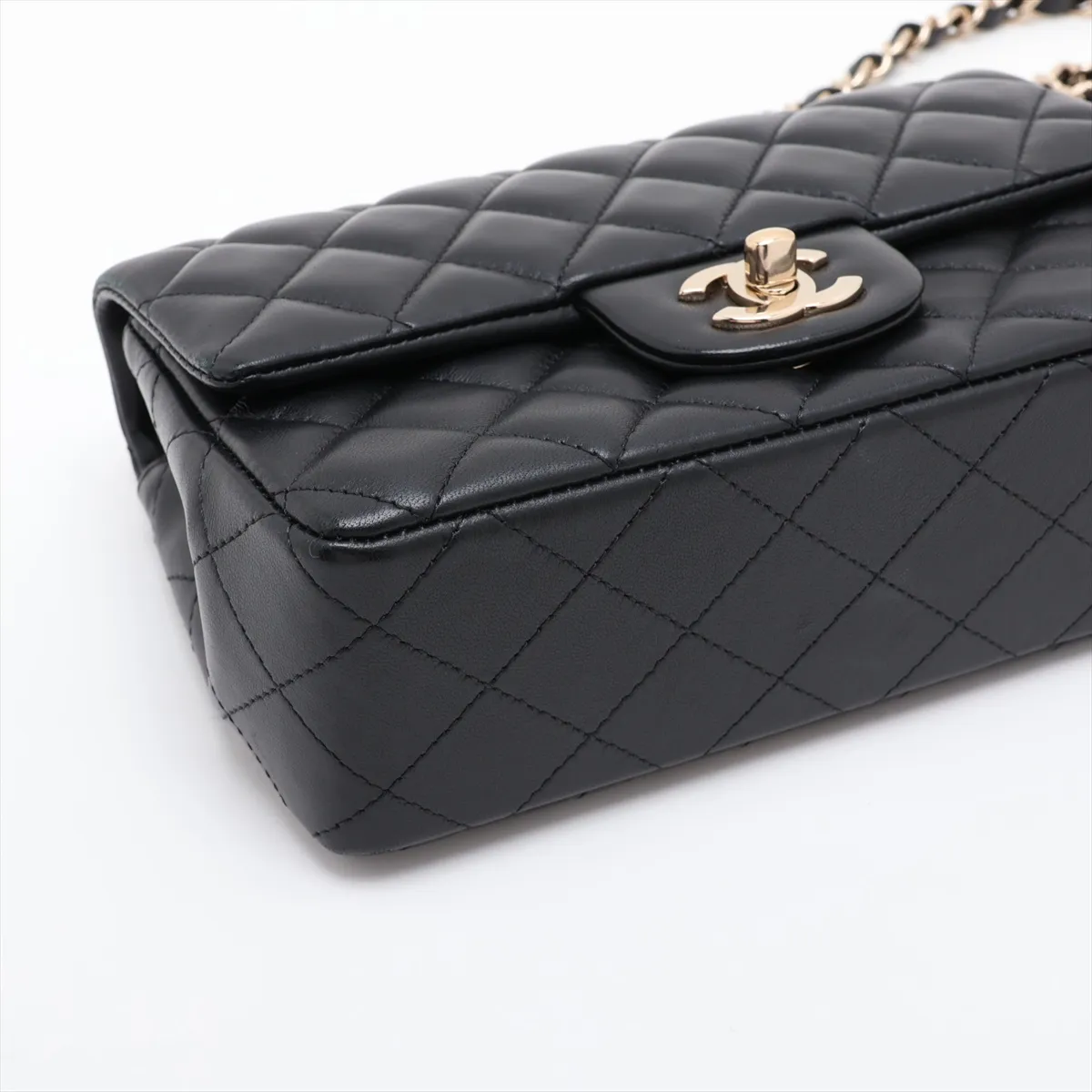 [Individually packaged] Chanel Mini Matelassé 20 Lambskin Single Flap Single Chain Bag, Black with Gold Hardware, 31250601, Serial Number 31-A69900 — view 4
