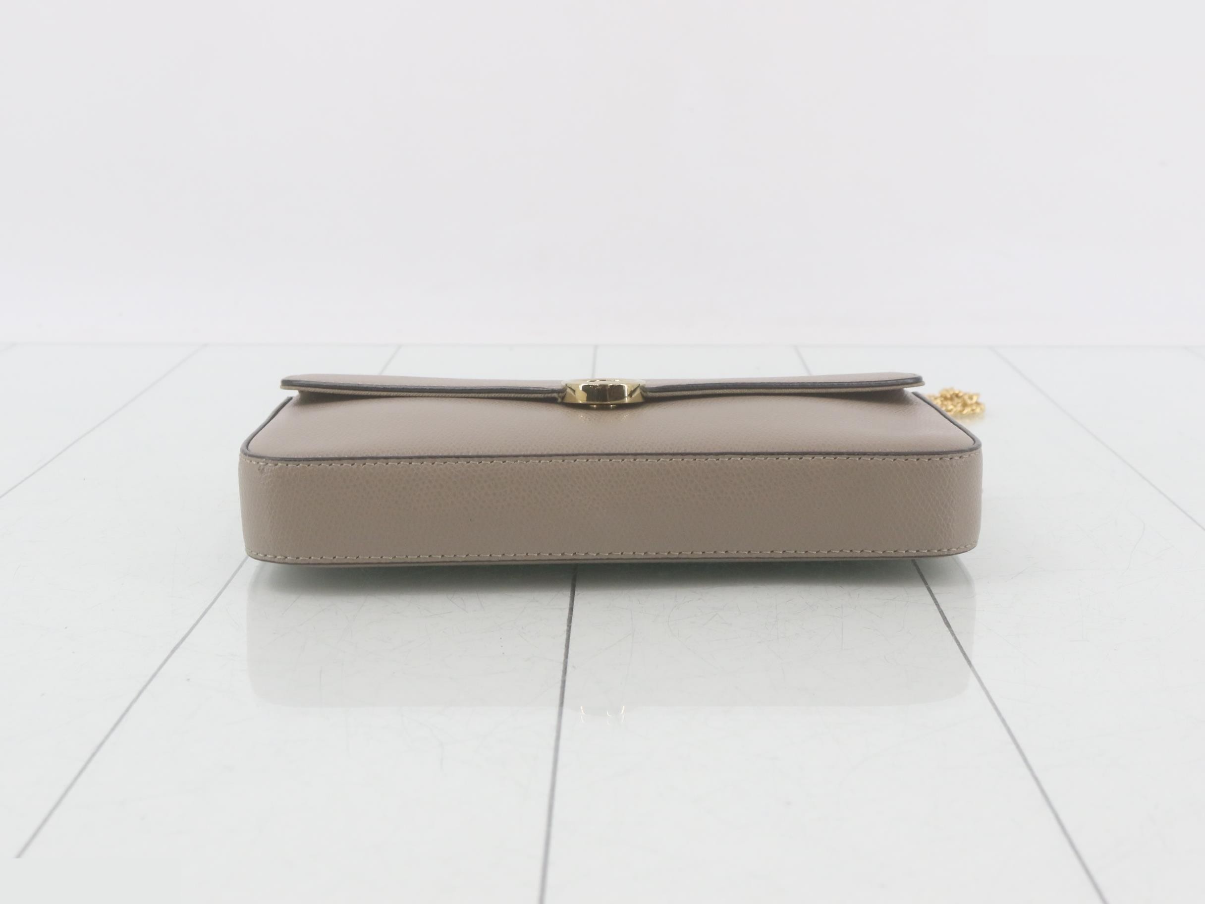 Chain shoulder bag, embossed leather, beige — view 3
