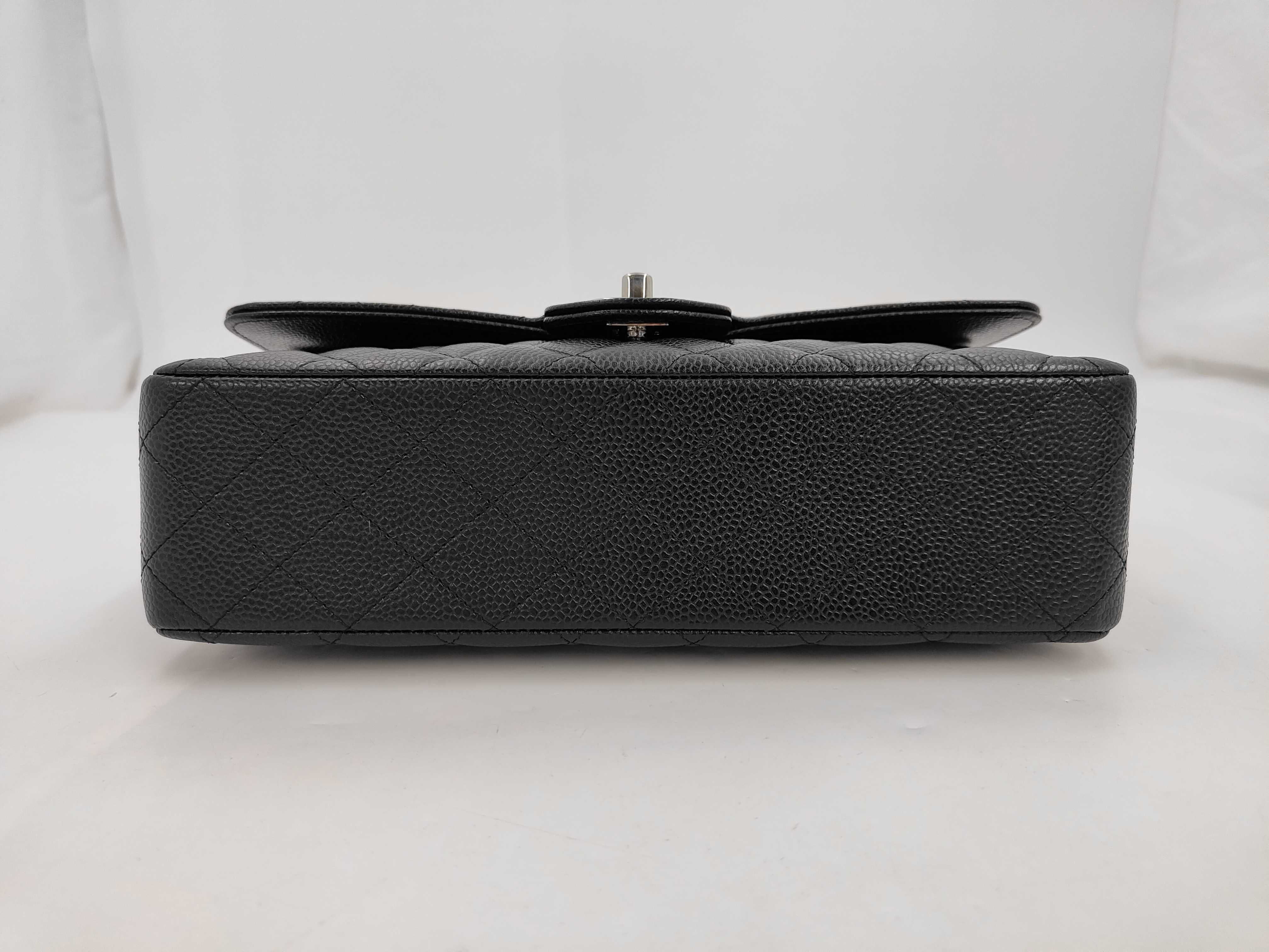 Matelassé 25 Double Flap Caviar Black Chain Shoulder Bag — view 6