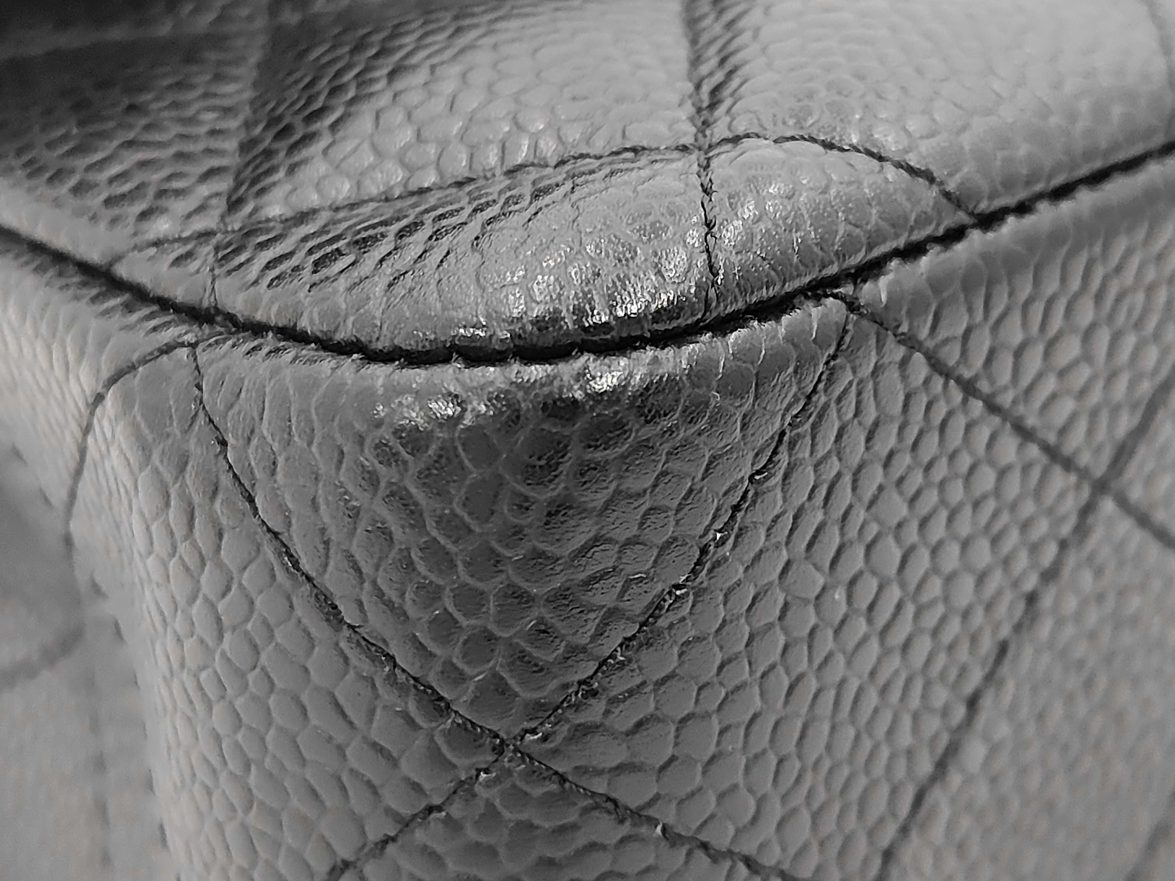 Matelassé 25 Double Flap Caviar Black Chain Shoulder Bag — view 7