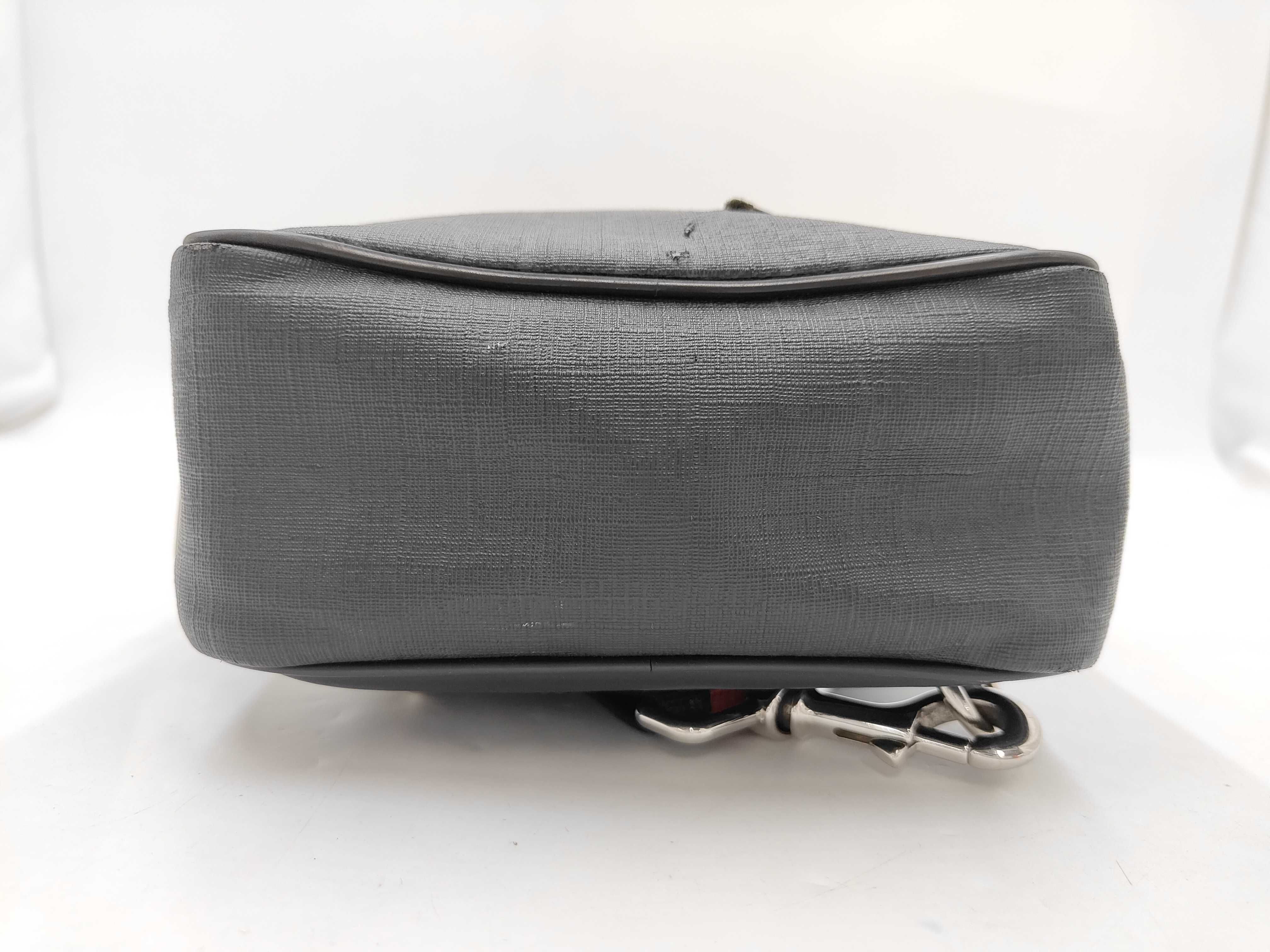 GG Supreme Shoulder Bag — view 8
