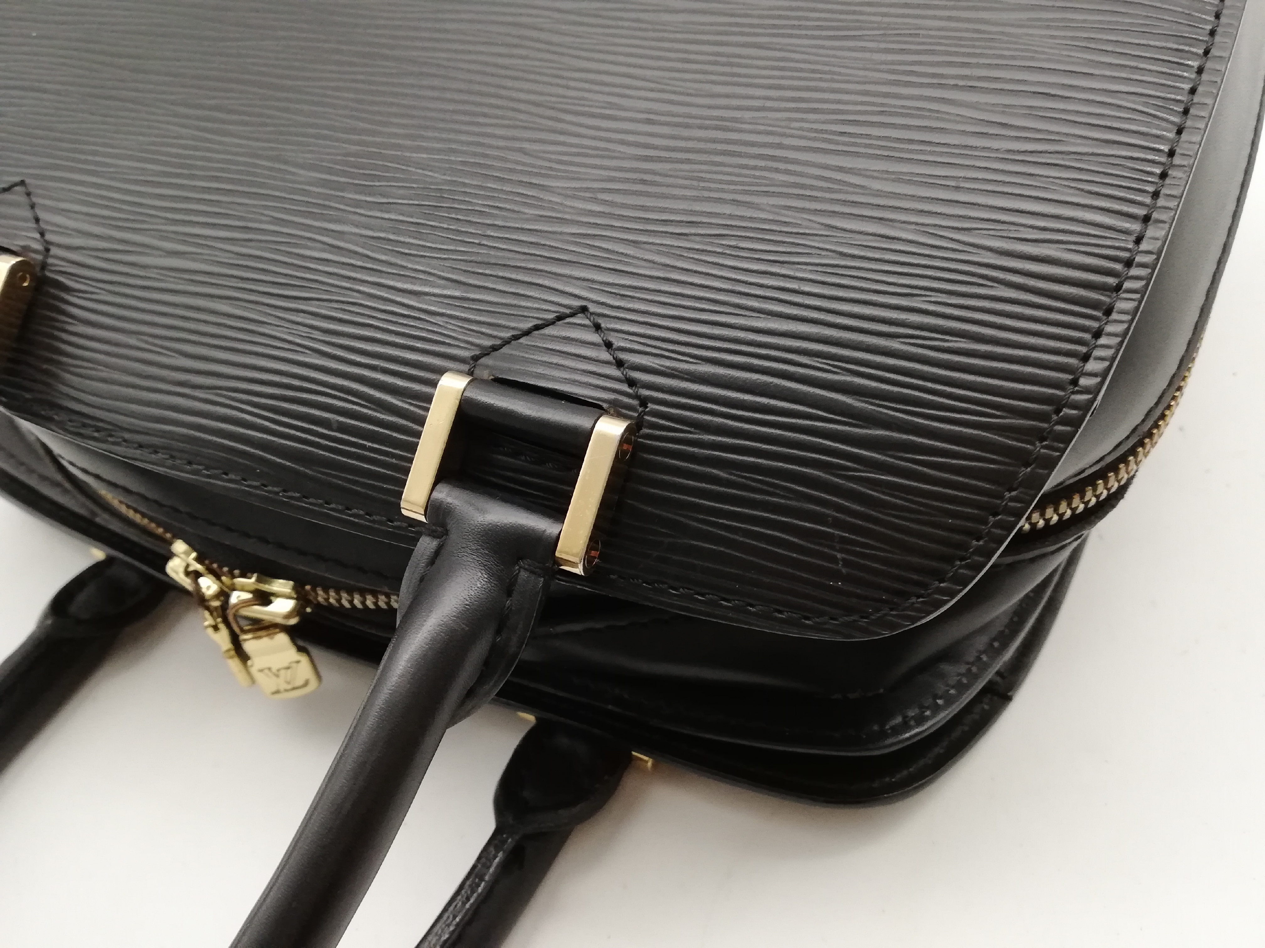 Epi Pont Neuf Noir M52052 Handbag — view 7