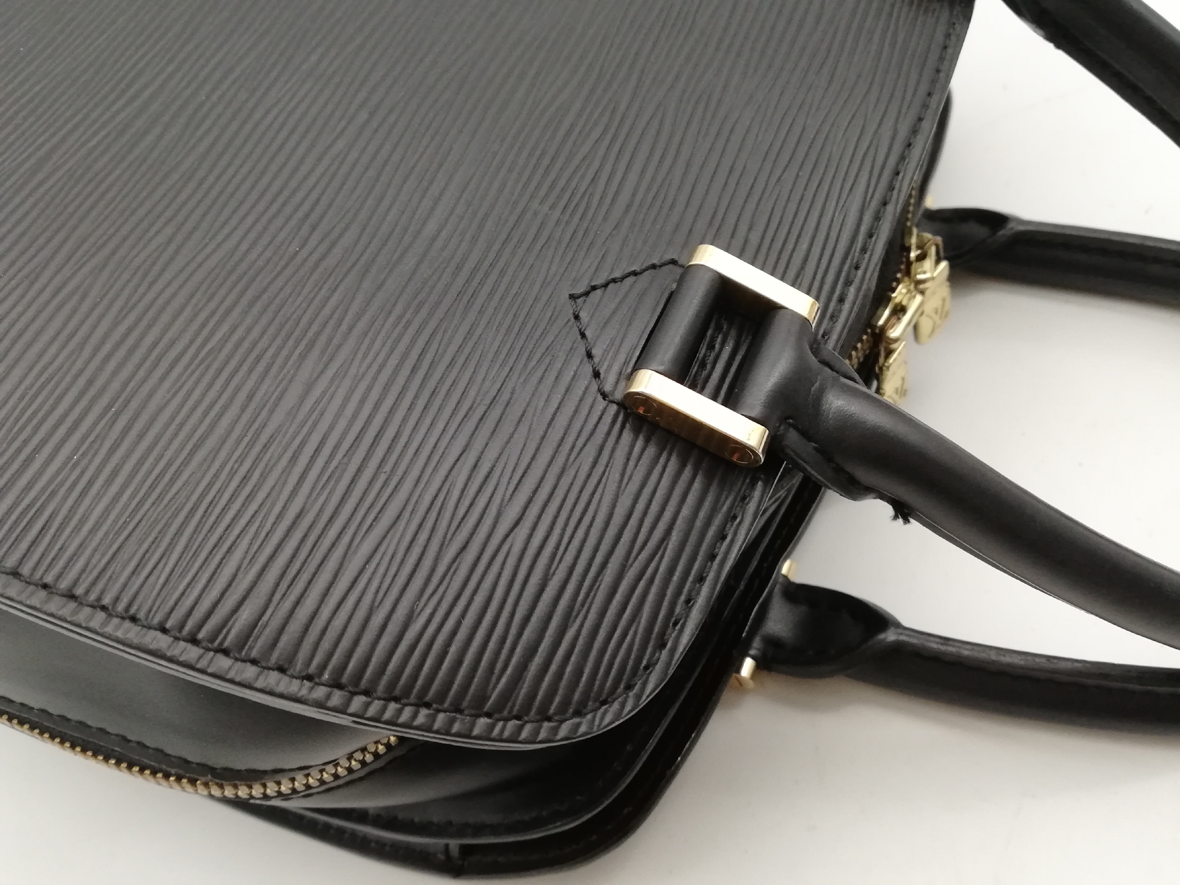 Epi Pont Neuf Noir M52052 Handbag — view 8