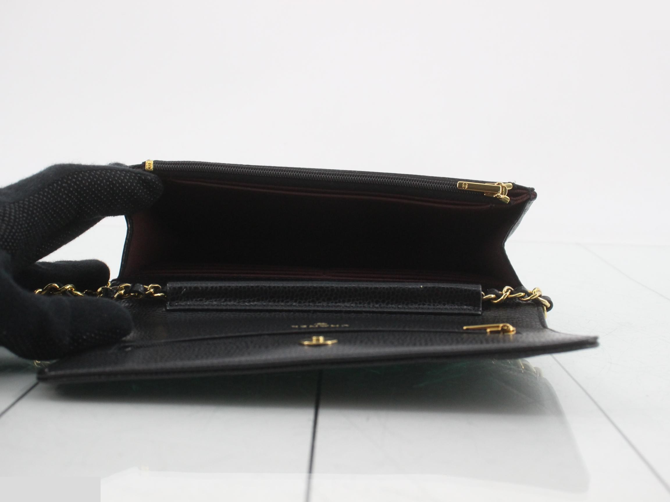 A33814 Matelassé Chain Wallet, Caviar Leather, Black x Gold — view 4