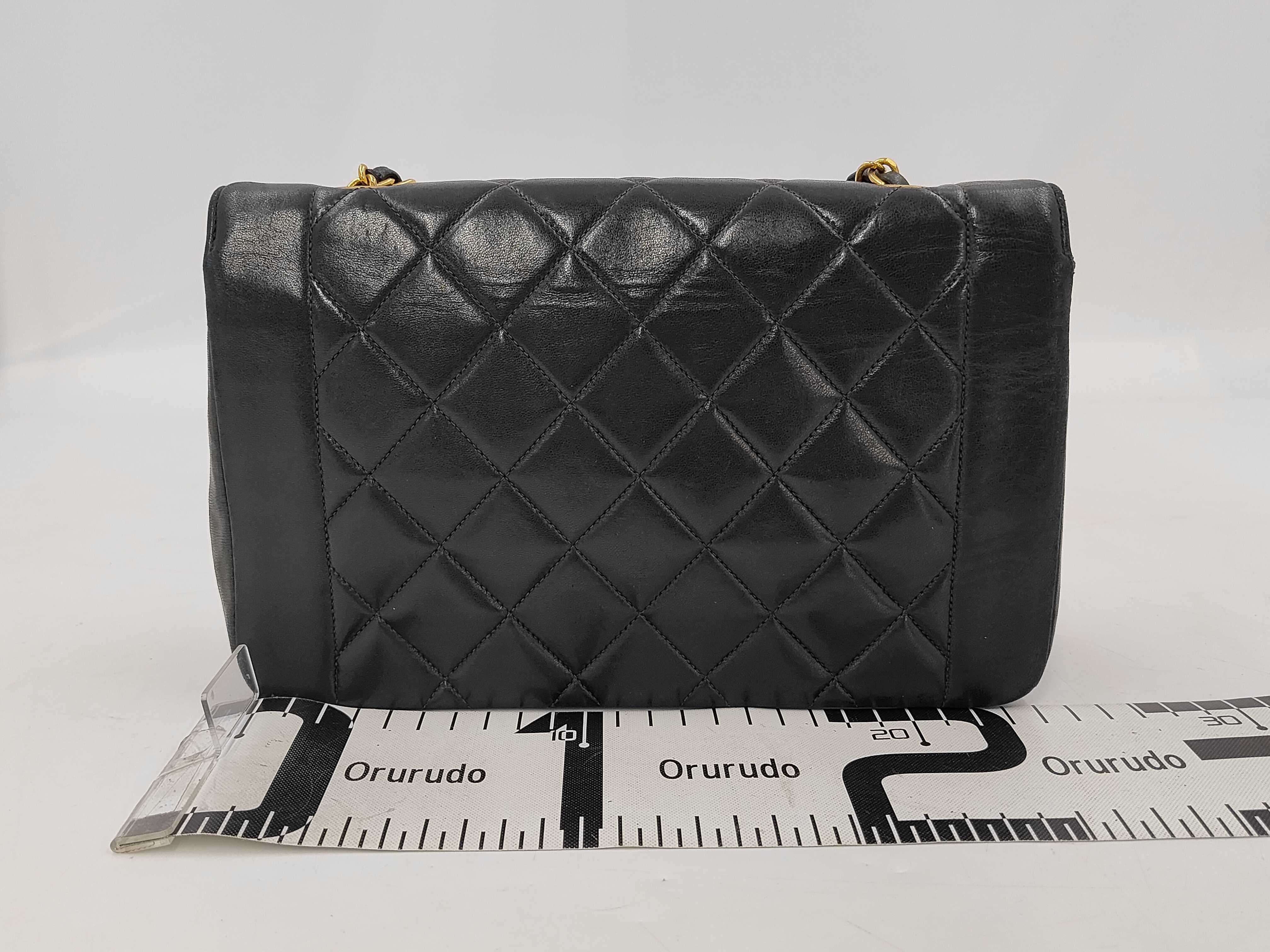 Calfskin Matelassé 25 Shoulder Bag, Lambskin, Black, Gold Hardware — view 2