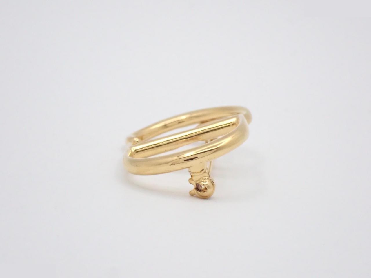 Gold brooch — view 3