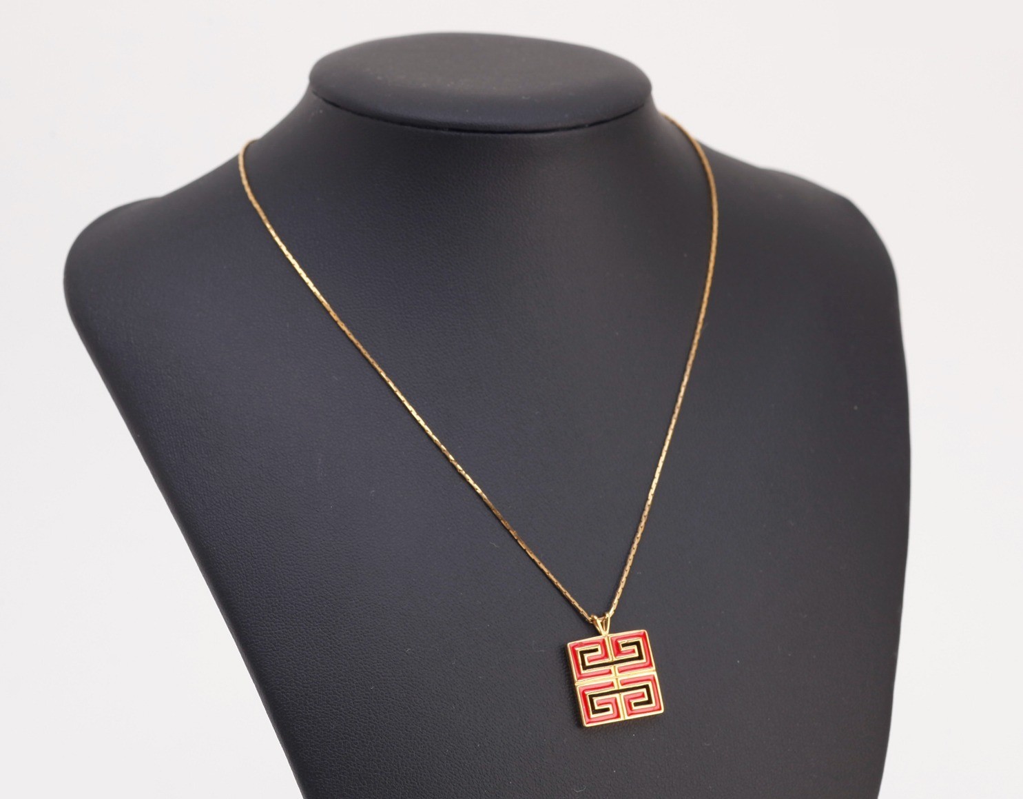 Other lines: Precious metals, necklaces, pendants — view 2