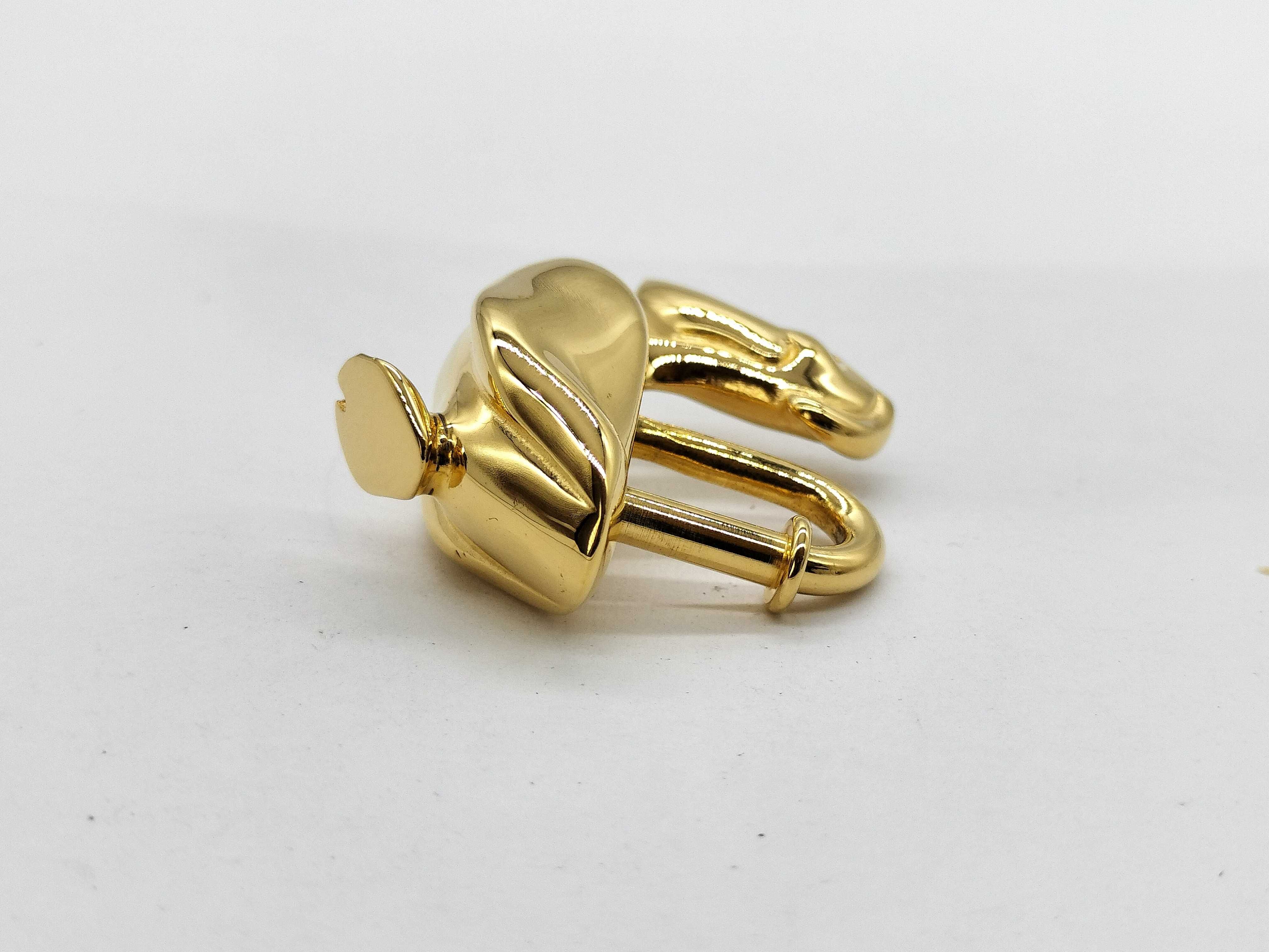 padlock, Pelican design, gold, and other accessories. — view 2