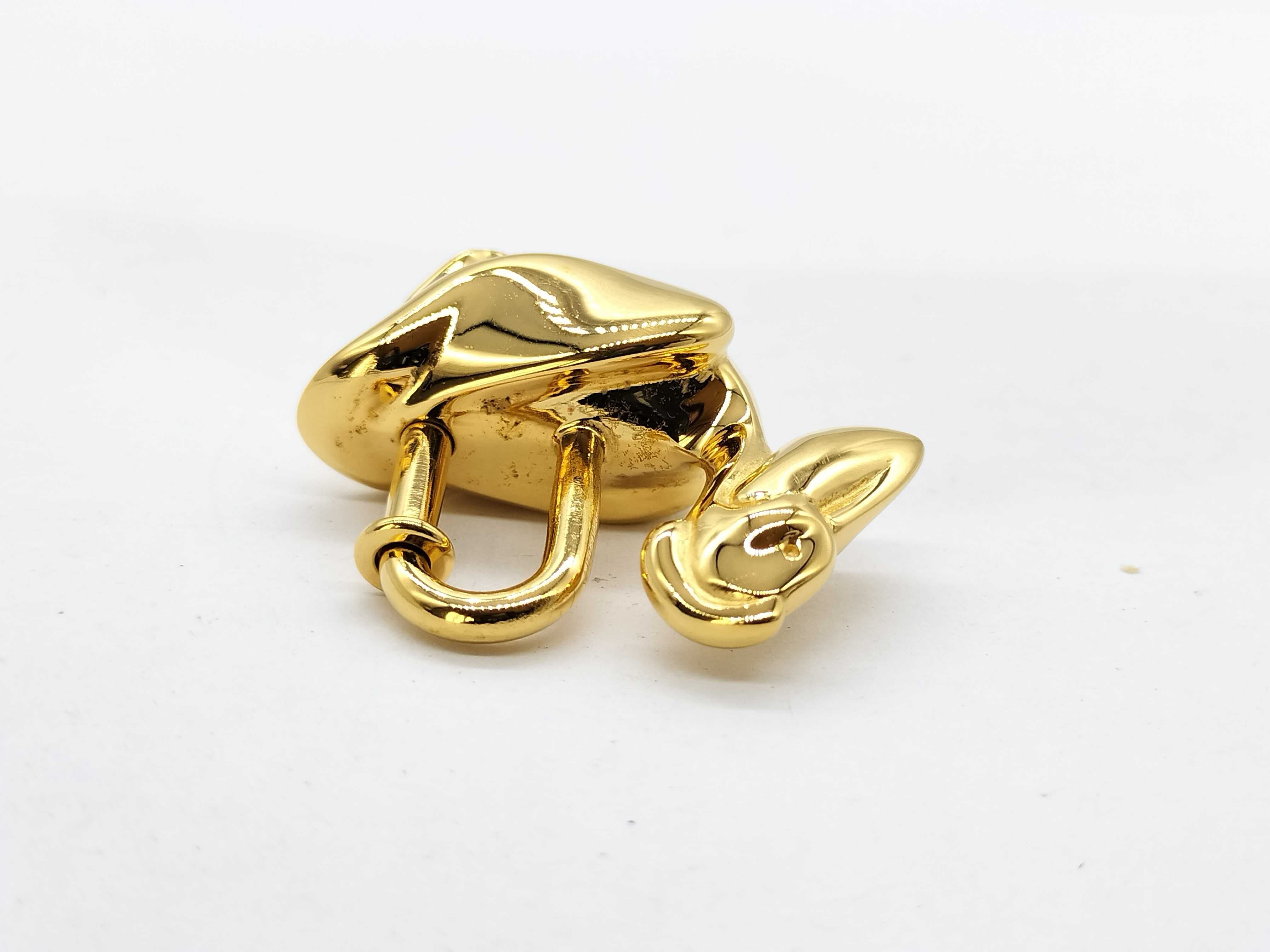padlock, Pelican design, gold, and other accessories. — view 3