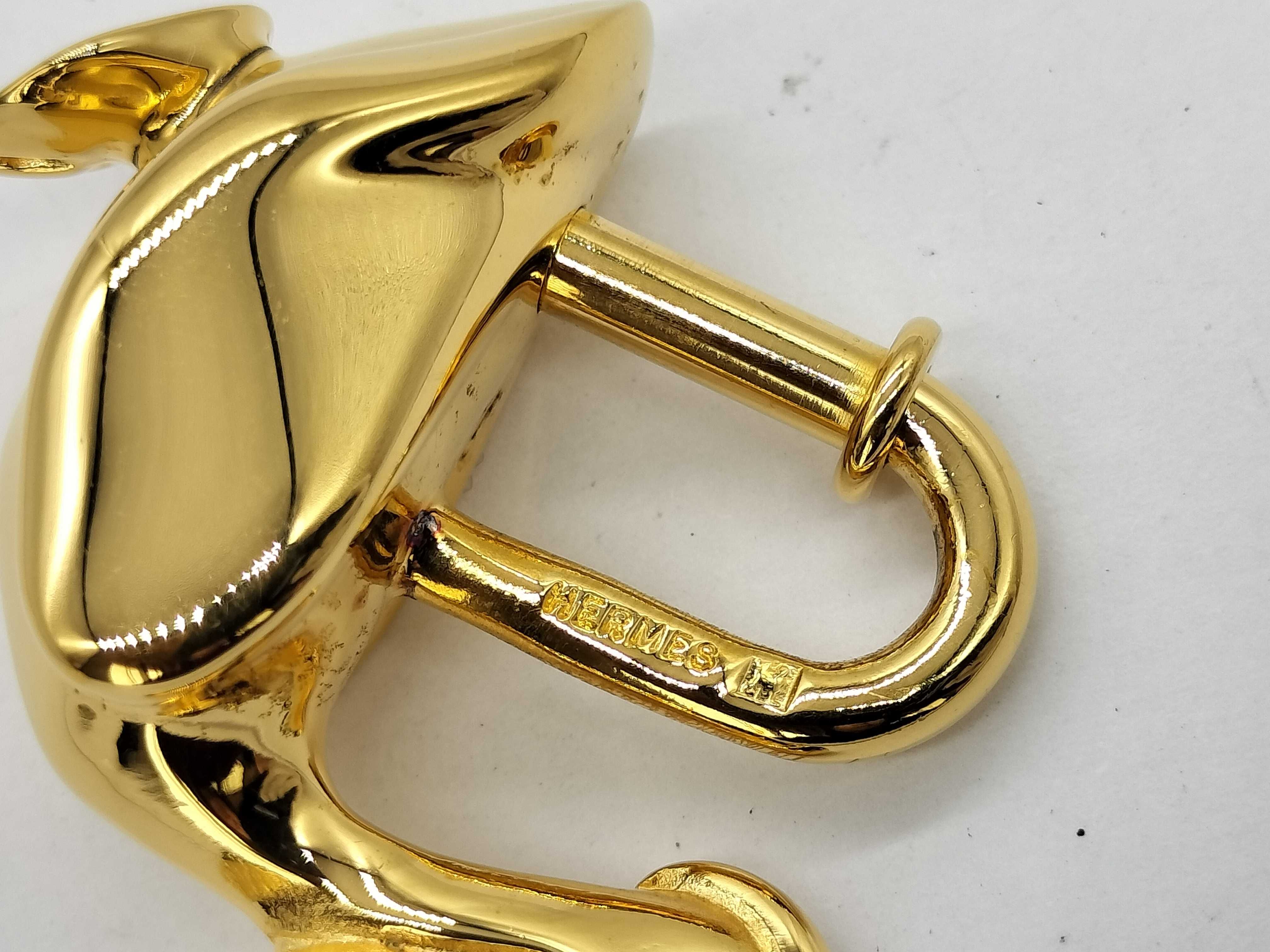 padlock, Pelican design, gold, and other accessories. — view 6