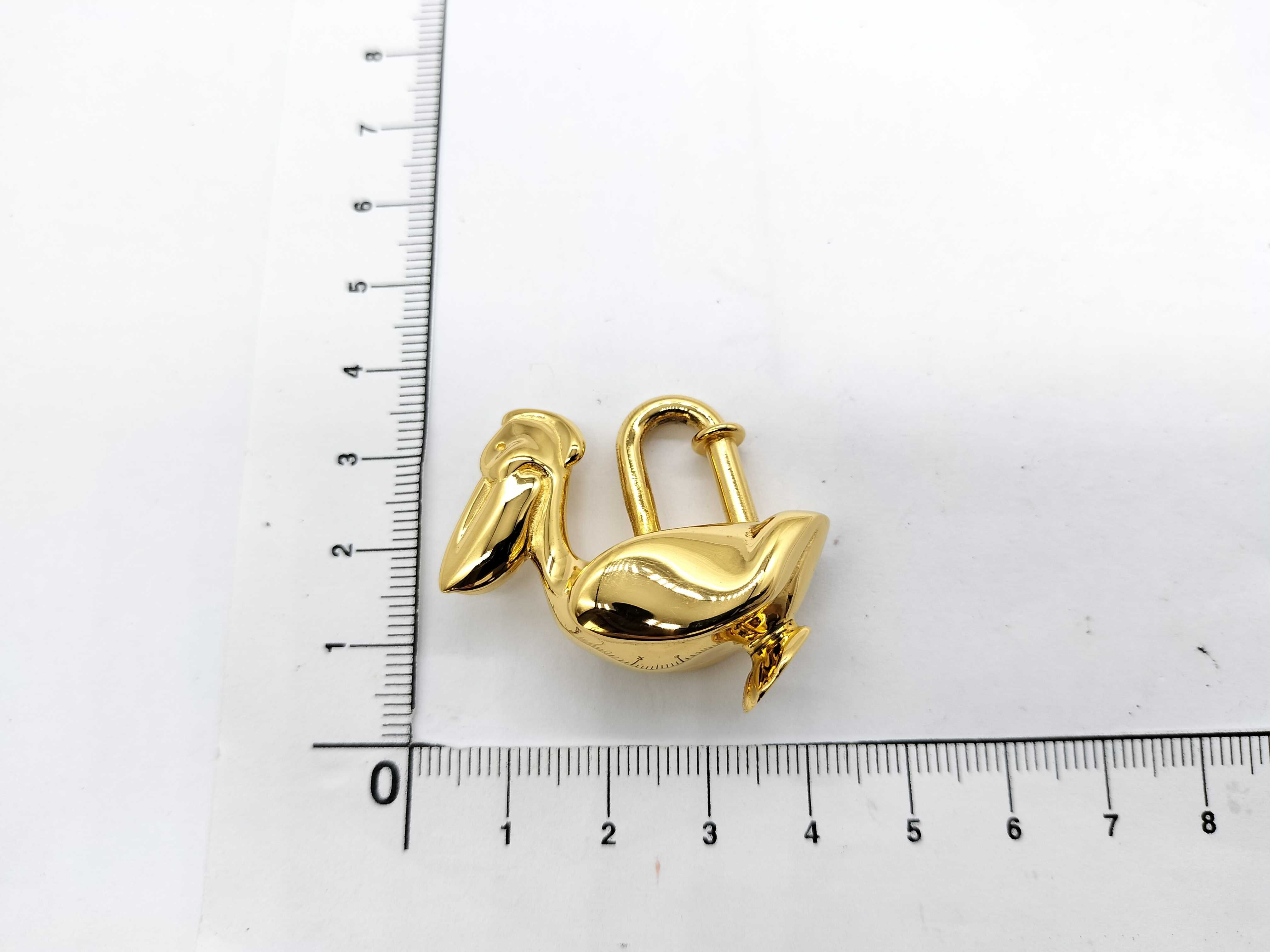 padlock, Pelican design, gold, and other accessories. — view 7