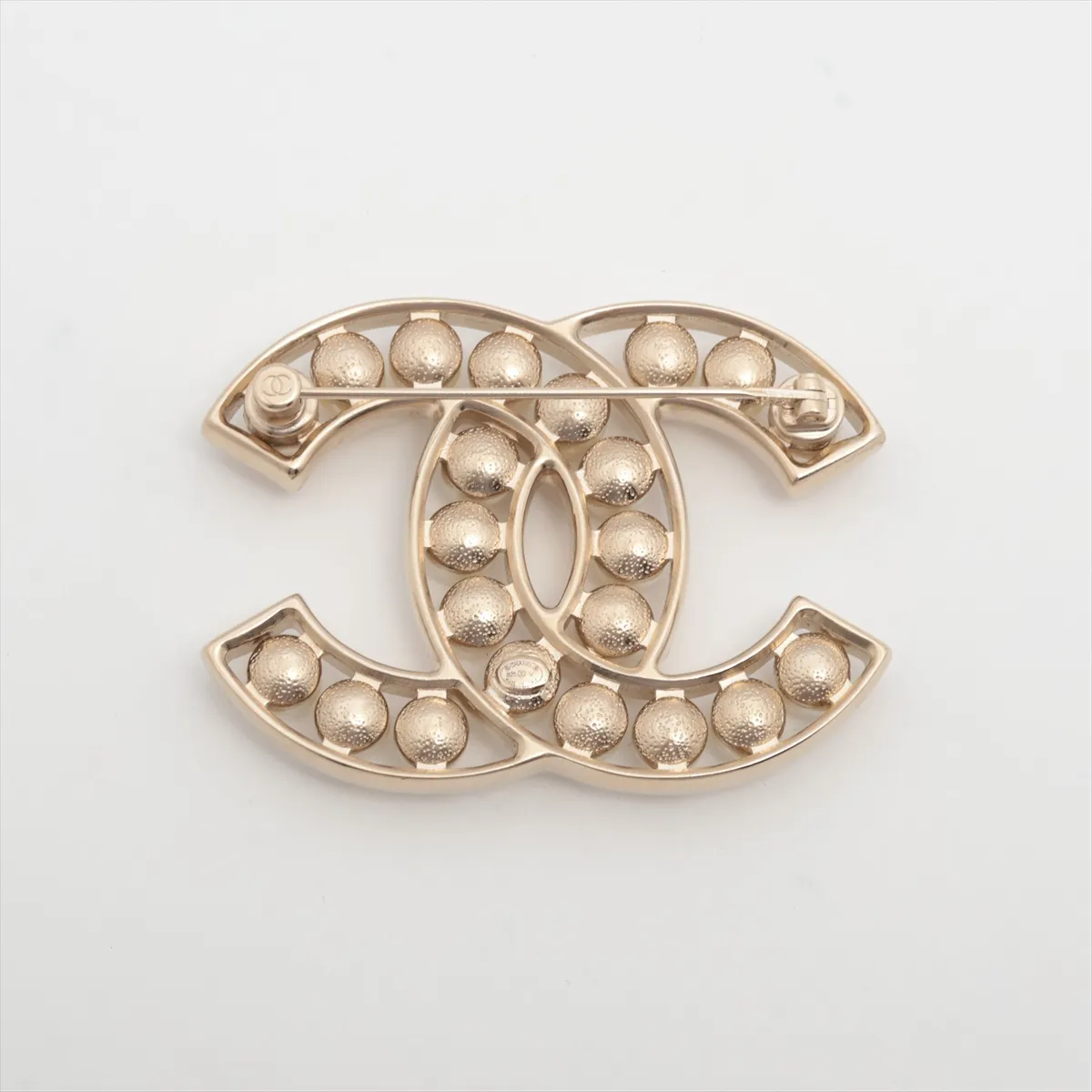 Cocomark B25V Brooch GP x Fake Pearl Gold Thread — view 2