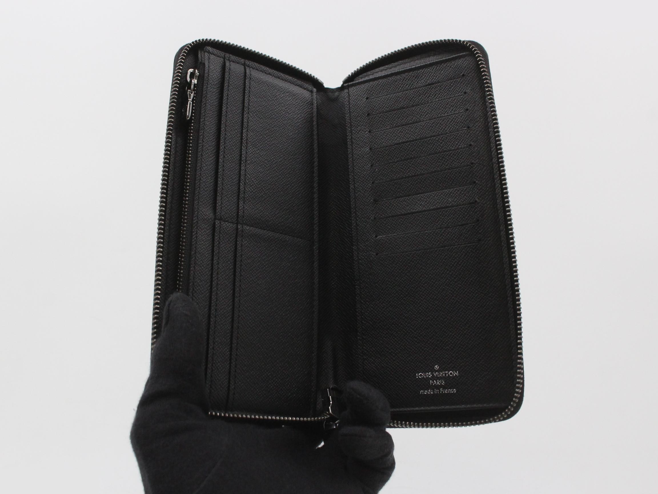 Zippy Wallet Vertical - Round Zipper Long Wallet — view 4