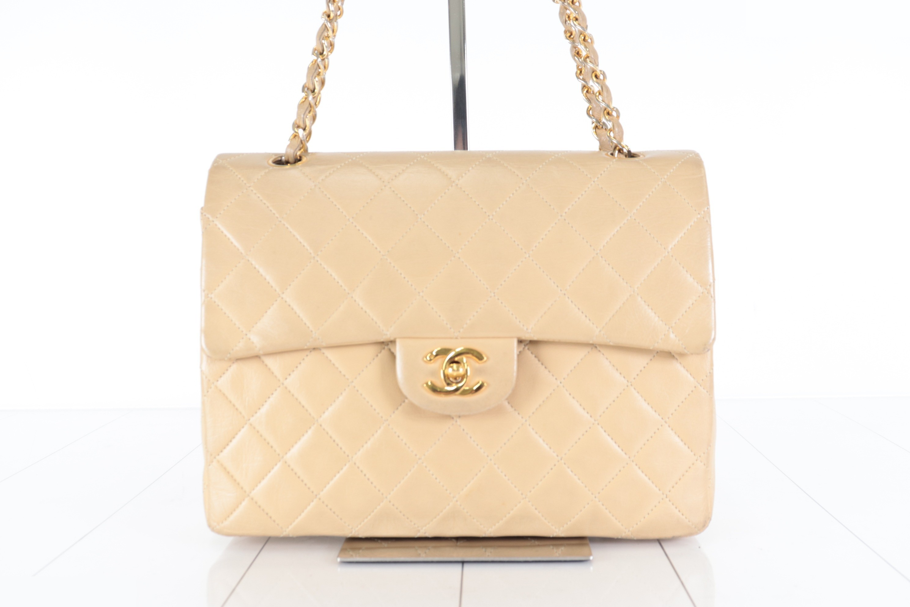 Double flap 25 lambskin chain shoulder bag, beige, 0 series. — view 2