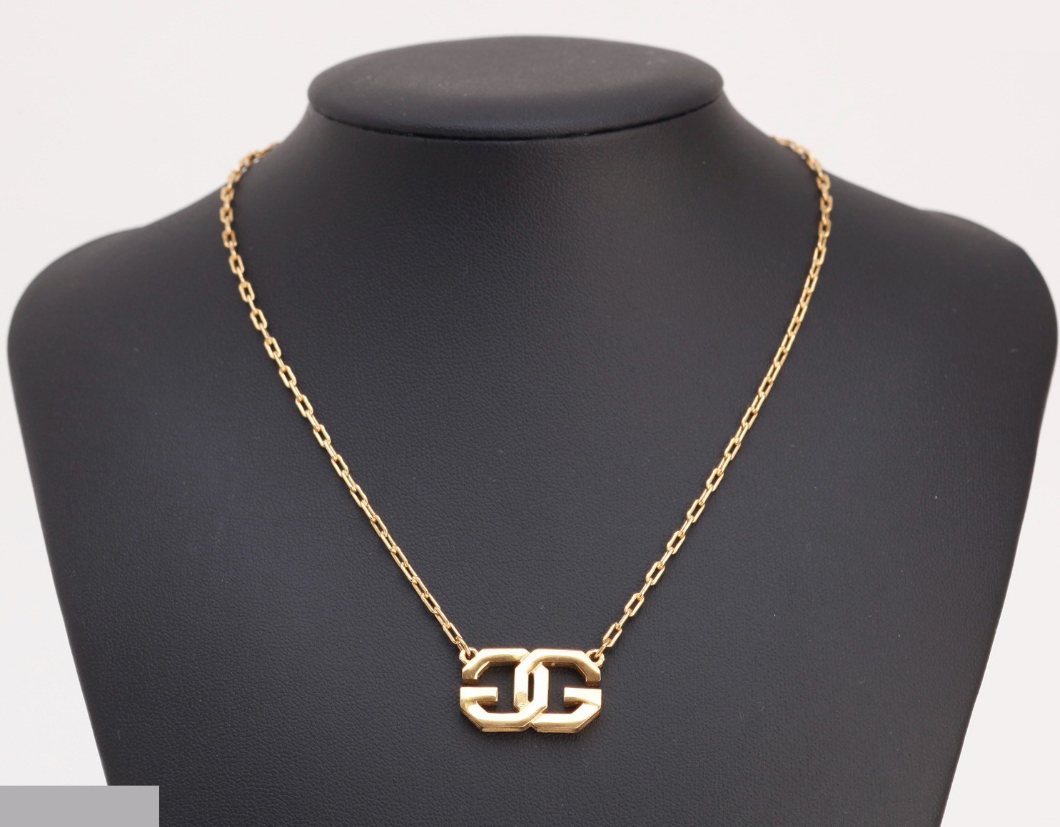 Other lines: Precious metal necklaces and pendants, total length approximately 38 cm. — view 3