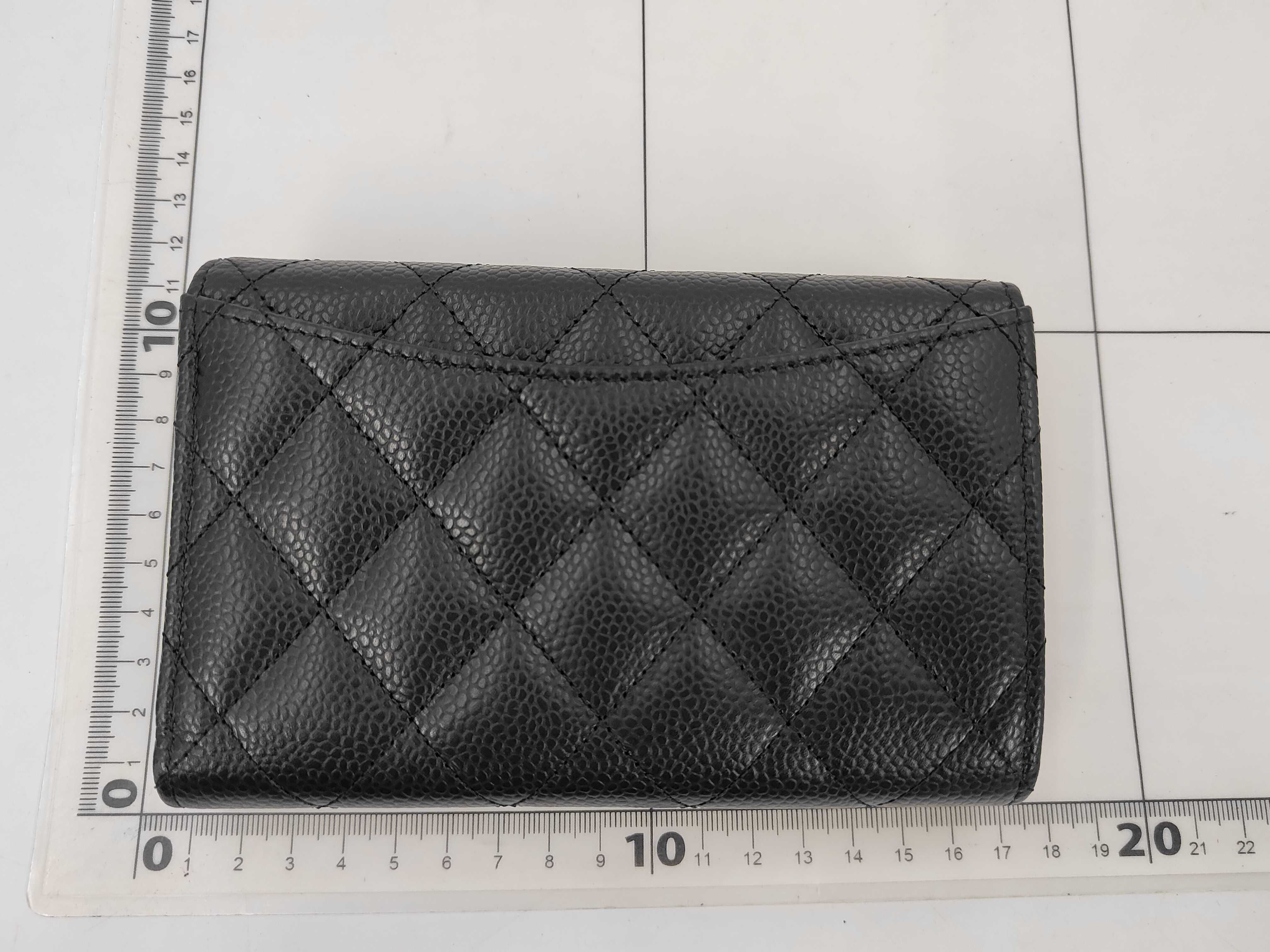 Wallet Medium Wallet Caviar Microchip Wallet — view 2