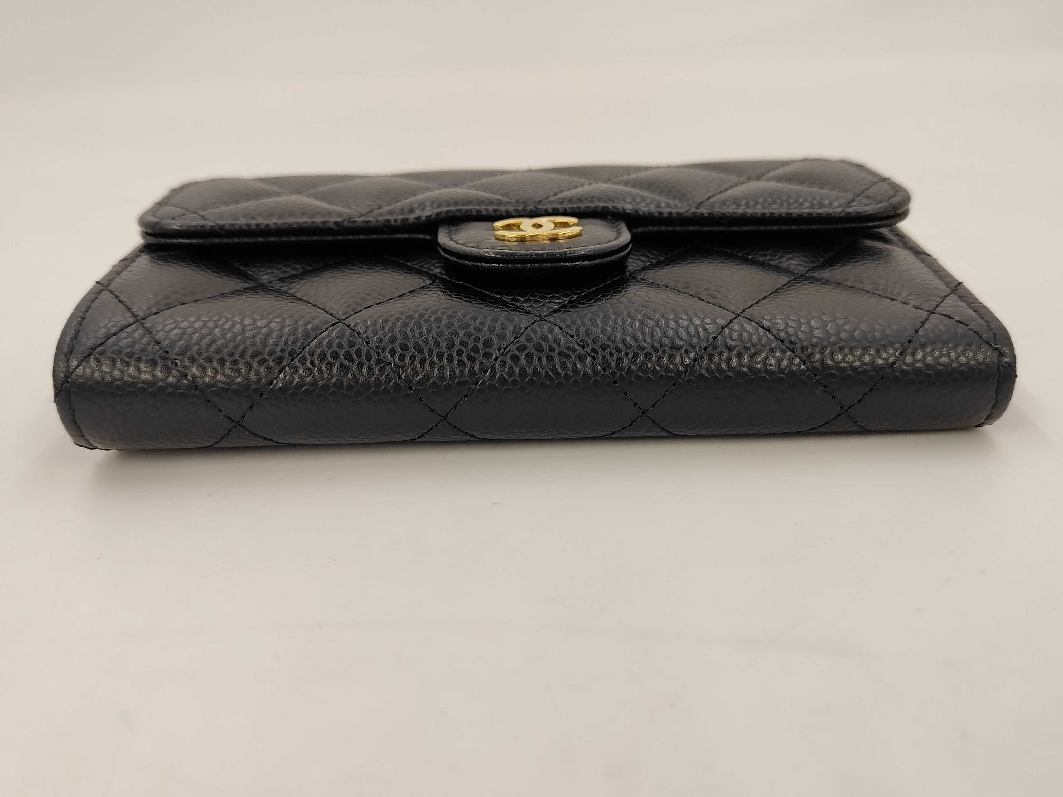 Wallet Medium Wallet Caviar Microchip Wallet — view 3